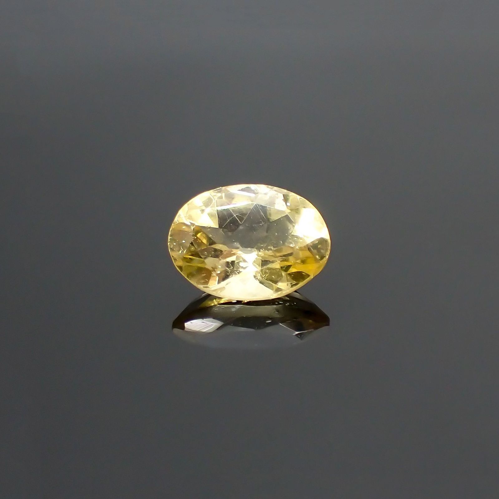 レモンイエローアパタイト(宝石名アパタイト) メキシコ産 識別済 1.25ct / 8x6.2mm前後 [210913228]
