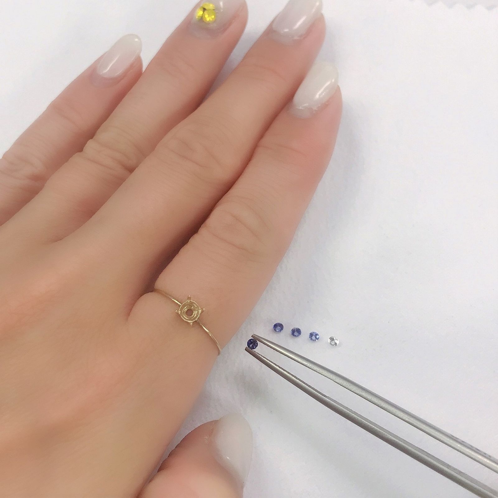 ベニトアイト カラーグラデーション5個セット アメリカ・カリフォルニア州サンベニト産 0.24ct(5pcs合計)[220616636]2.2x2.2mm前後