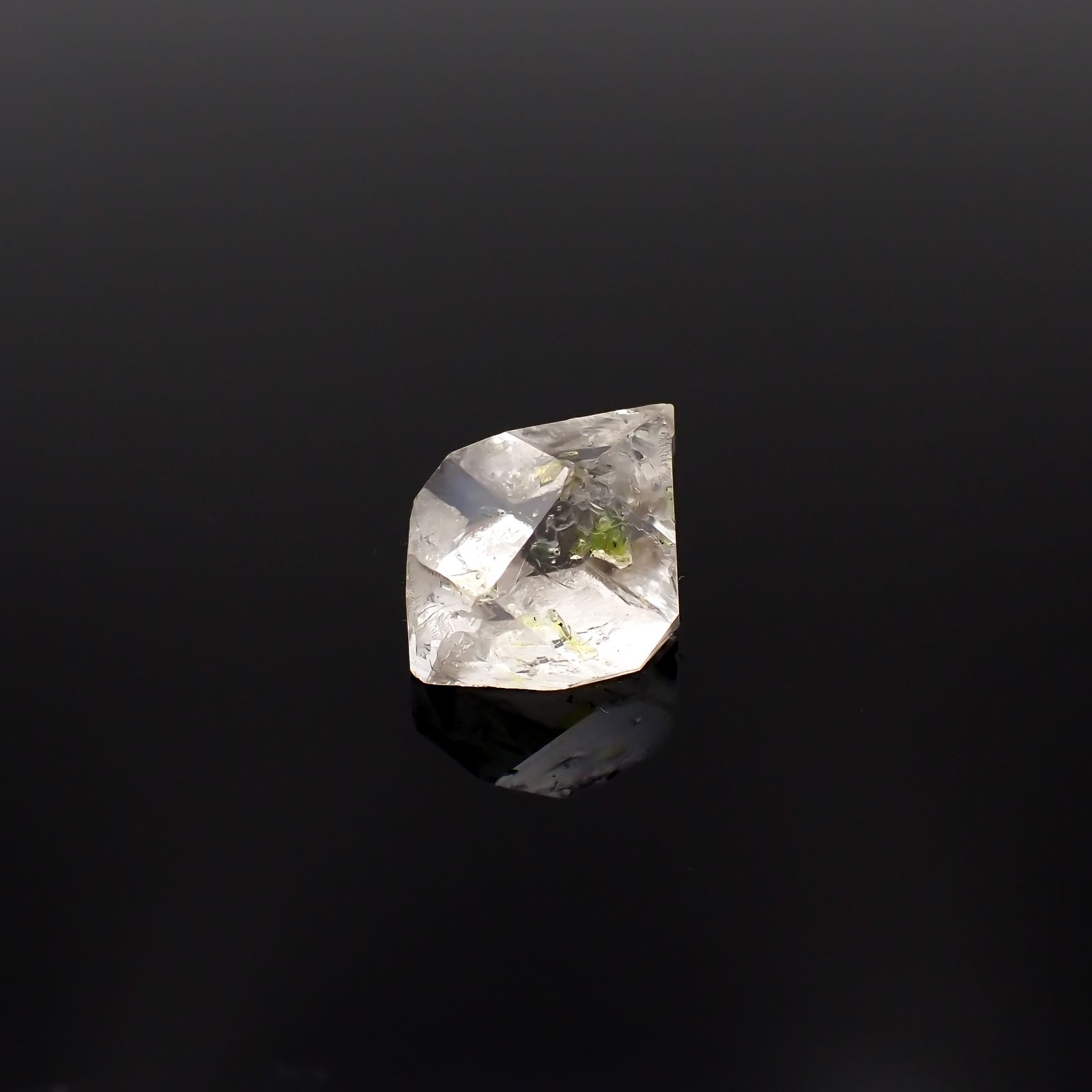 オイルインクォーツ原石 パキスタン産 5.69ct [231224721]13.9x11.1mm前後