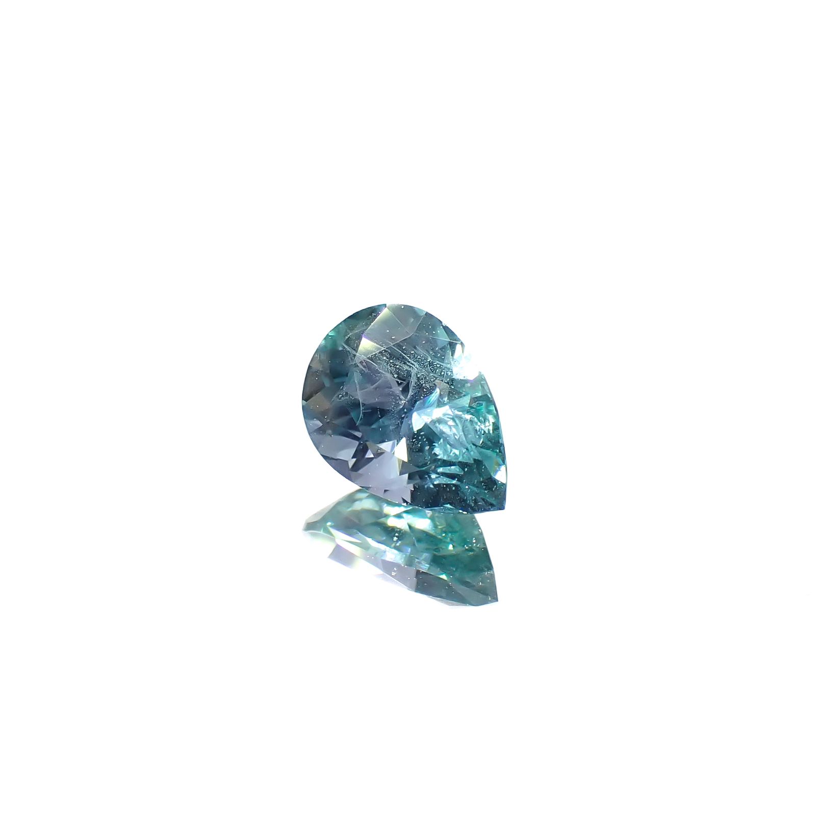 ブルーコーネルピン(宝石名ブルー・コーネルピン)タンザニア産 0.578ct ソ付(彩珠)[241129473]6.4x4.5mm前後