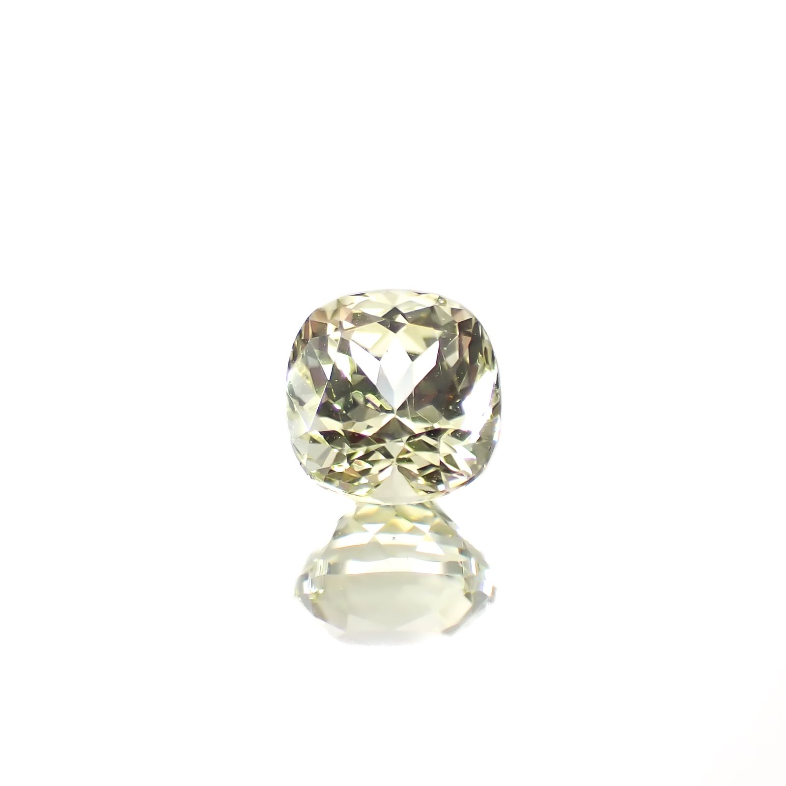 イエローアパタイト メキシコ産 0.94ct [241129467]5.4x5.4mm前後