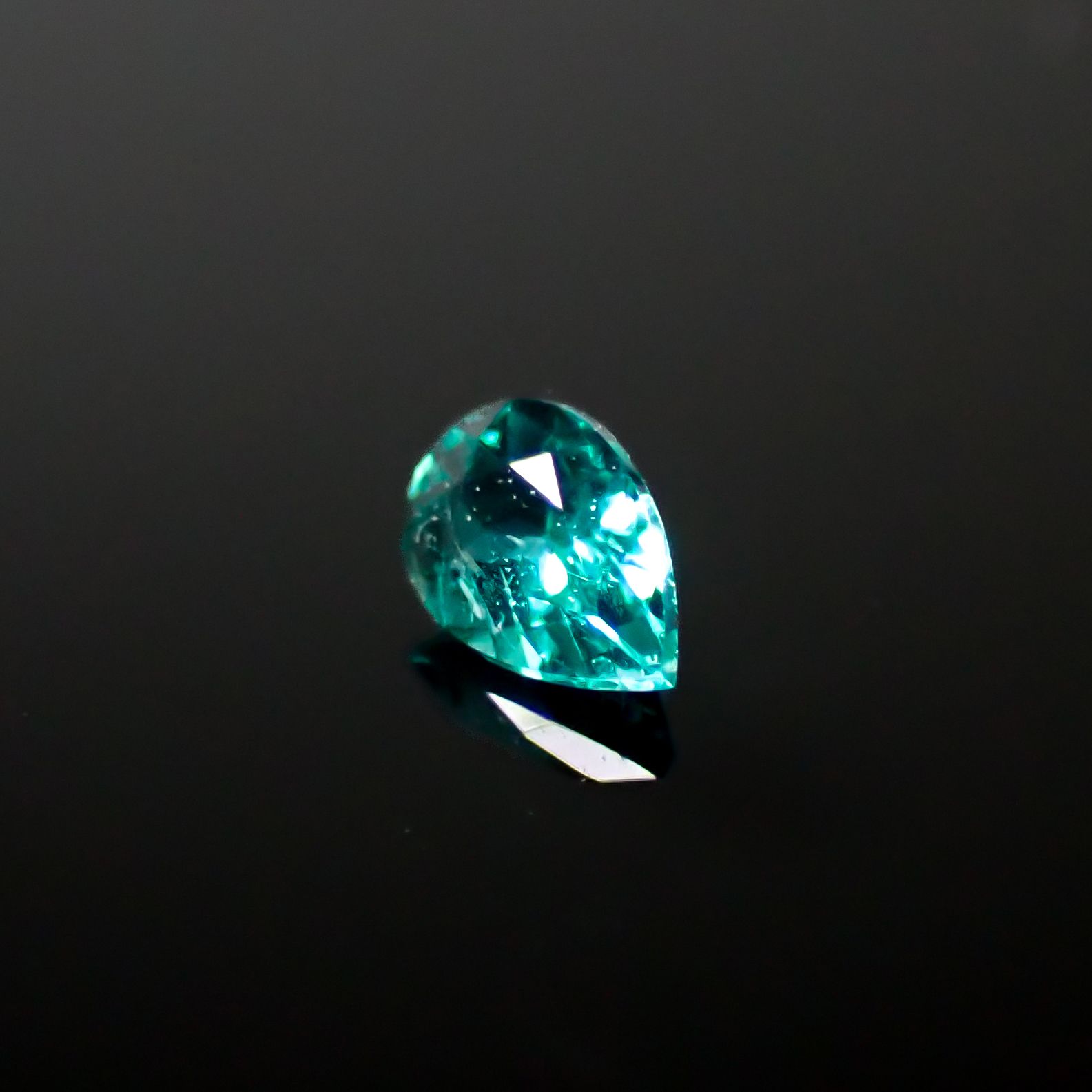 パライバトルマリン ブラジル・ムルング鉱山産 0.088ct[240928753]3.4x2.4mm前後