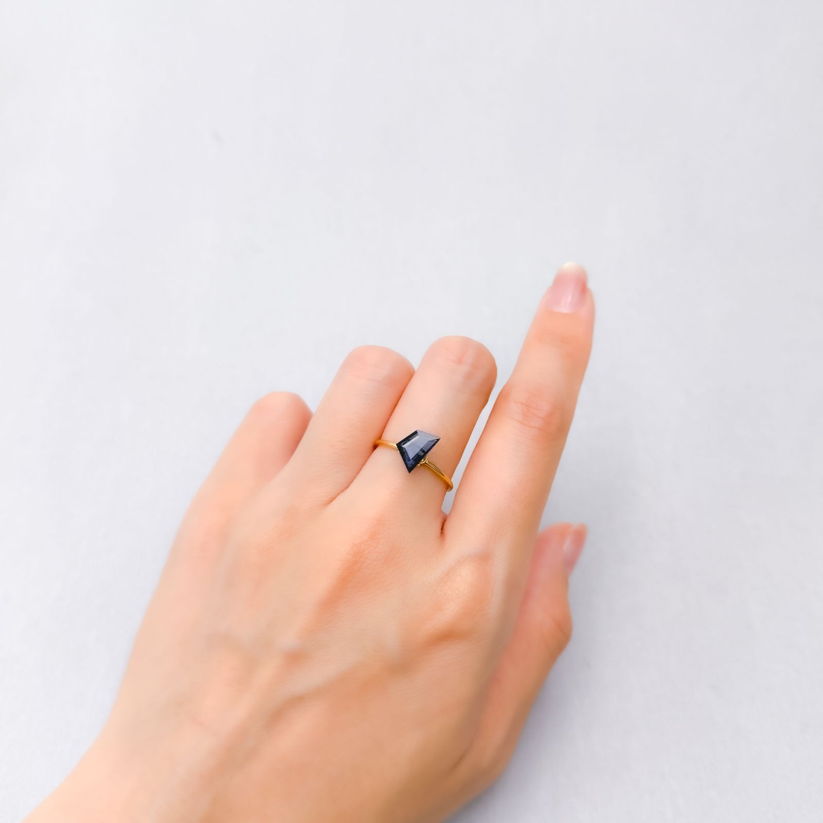◇カスタムカット◇サファイア(宝石名サファイア) マダガスカル産 0.87ct 識別済[210813192]9.2×6.3mm前後