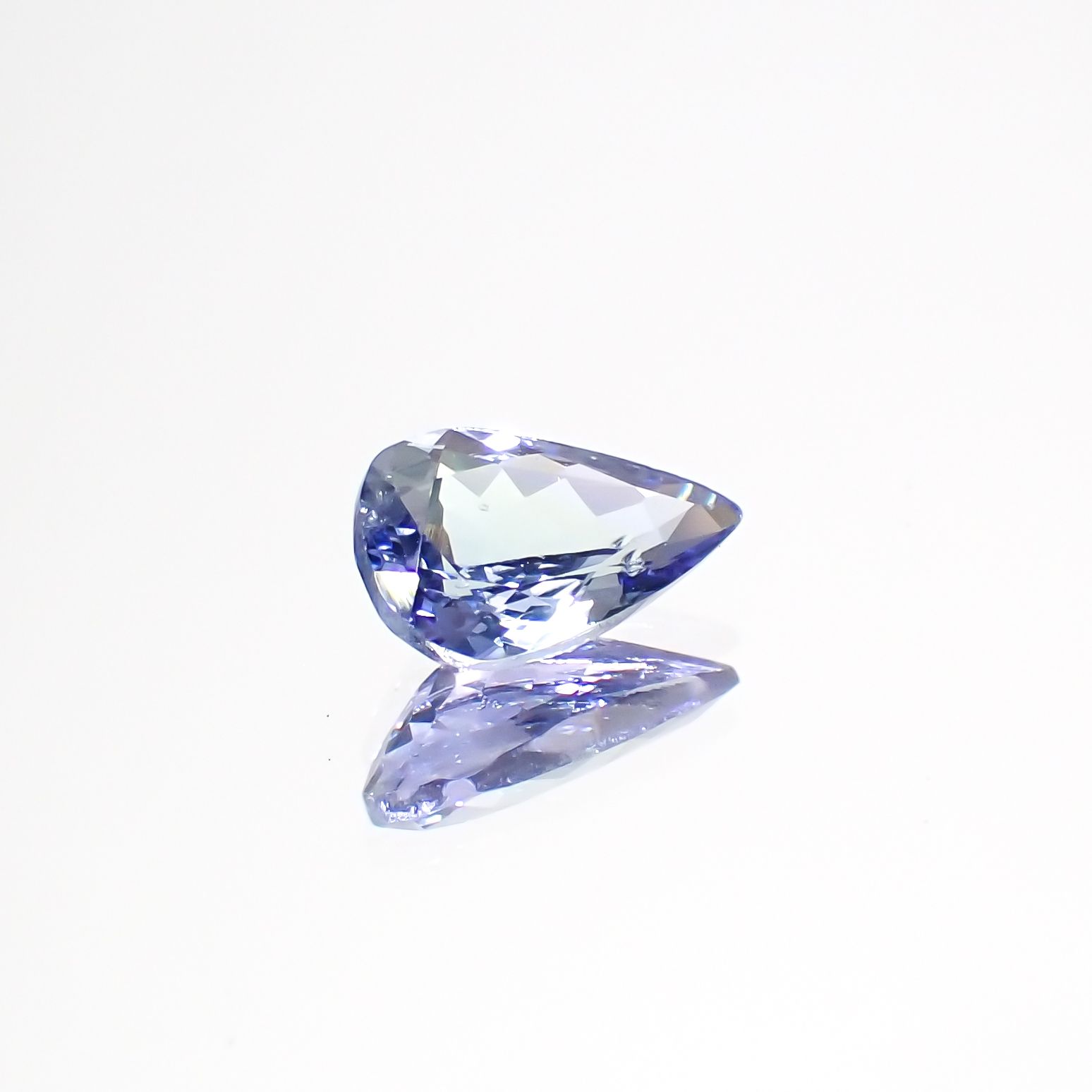 バイカラータンザナイト(宝石名タンザナイト)タンザニア産 0.79ct 識別済[231224644]7.9x5mm前後