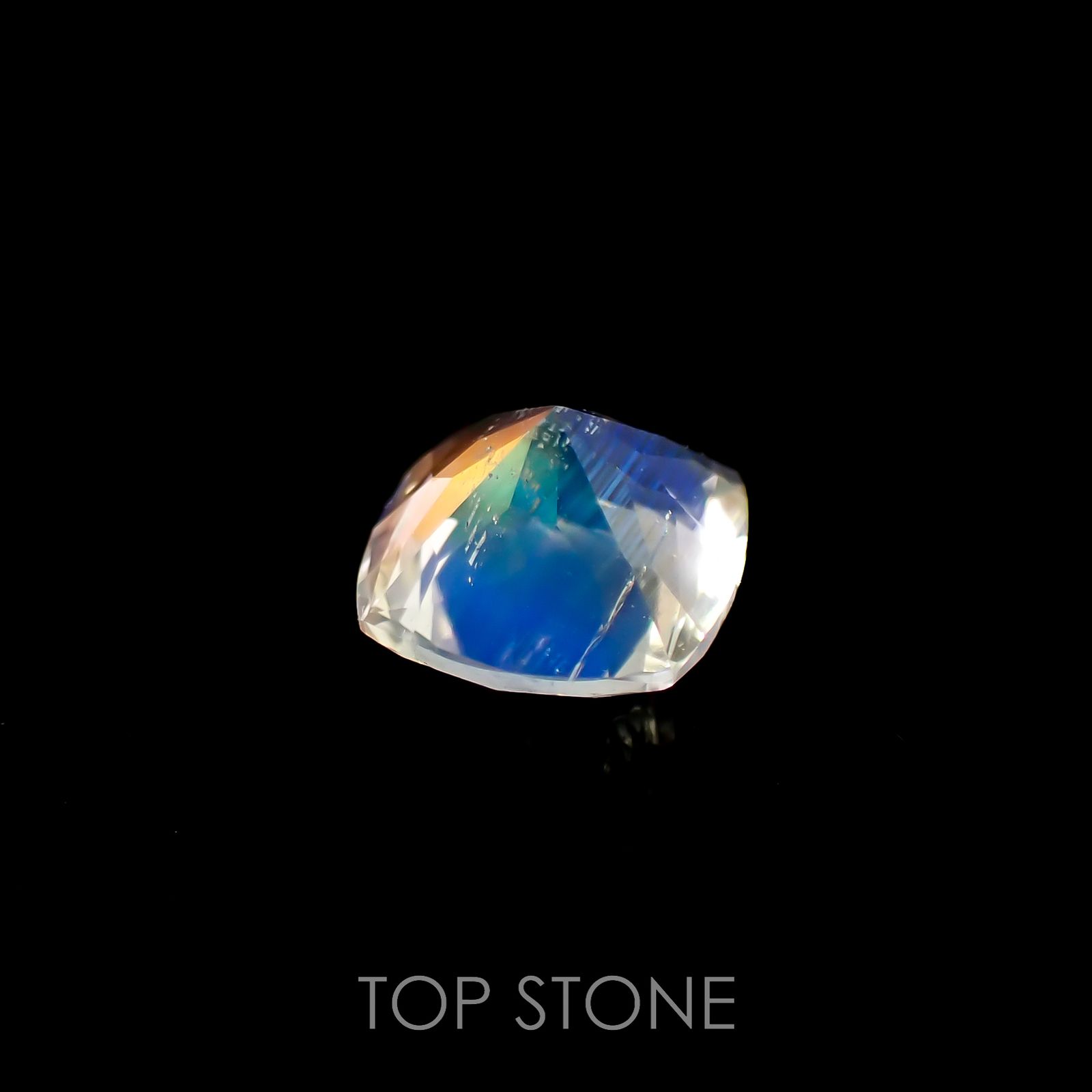 レインボームーンストーン(宝石名ラブラドライト)タンザニア産 0.75ct 識別済[220817473]5.7x5.7mm前後