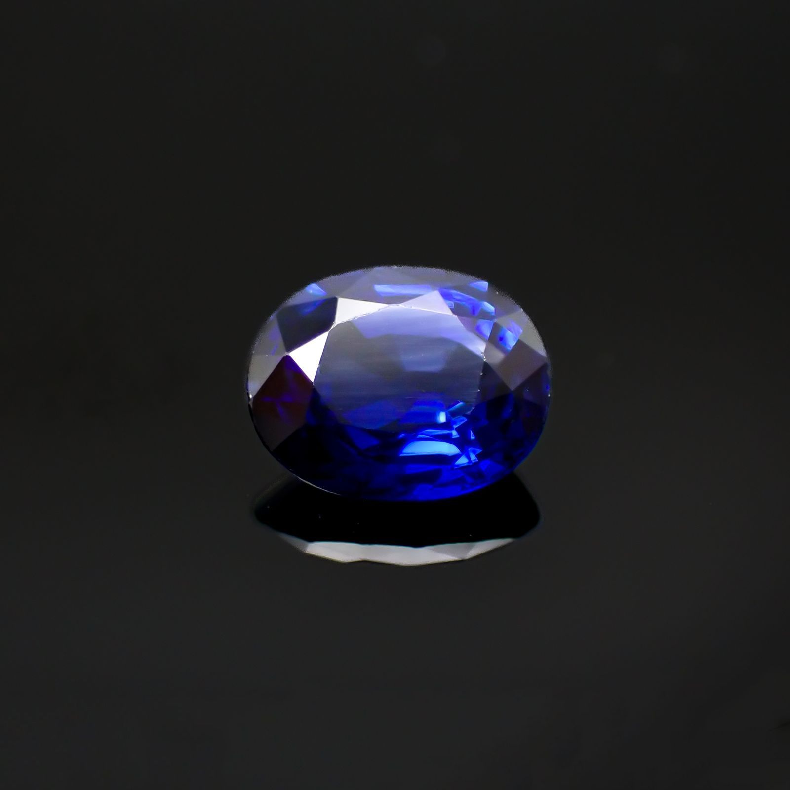 サファイア(宝石名サファイア)スリランカ/マダガスカル産 0.68ct 識別済[220917645]5.9x4.8mm前後