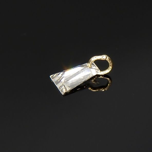 ◇La terre(ラ・テール)◇K18ダイヤモンドチャーム TTLC/SI (宝石名ダイアモンド) 0.059ct 識別済[220115344]3.1x1.9mm前後