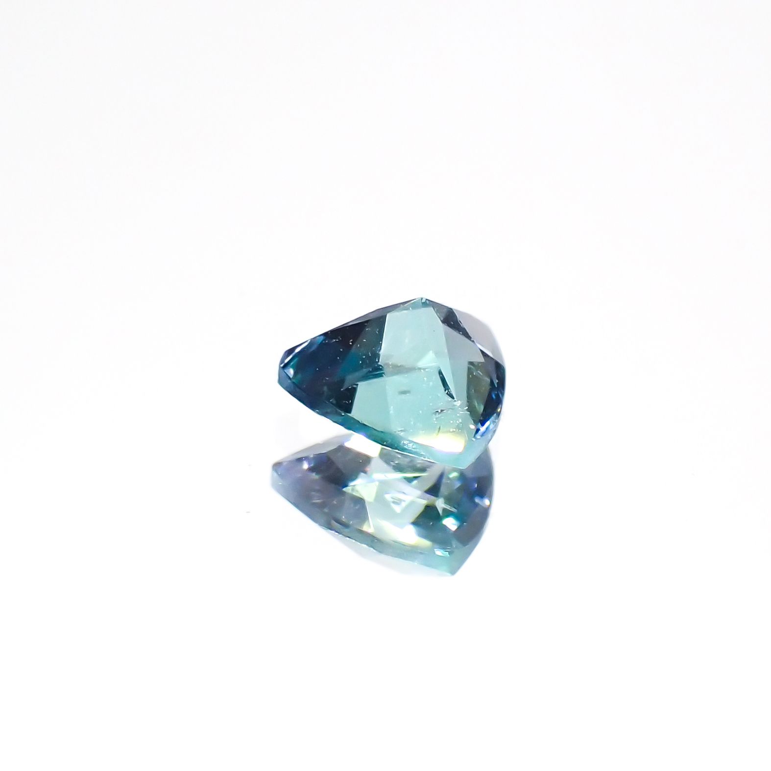 ブルーコーネルピン タンザニア産 0.23ct[231224497]4x4mm前後