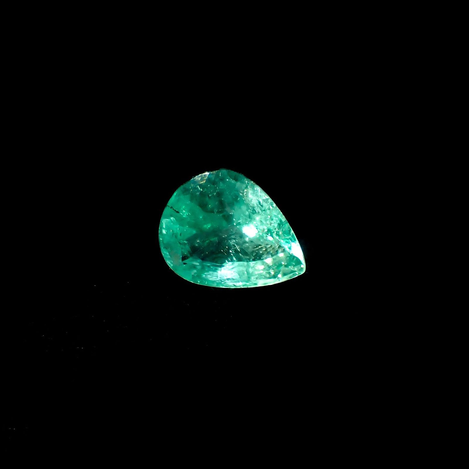 パステルカラーエメラルド コロンビア産 0.30ct [250817230]5.1x4mm前後