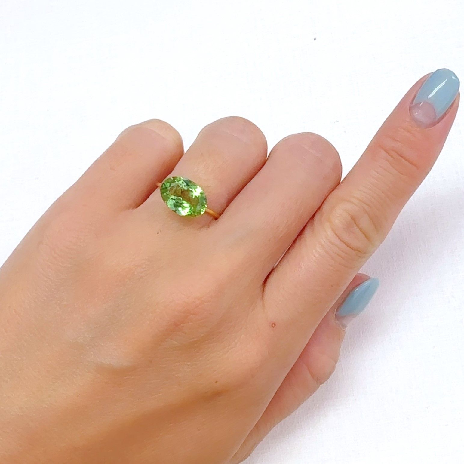 ルドウィジャイトインペリドット パキスタン産 3.29ct[240728522]11.4x8.1mm前後