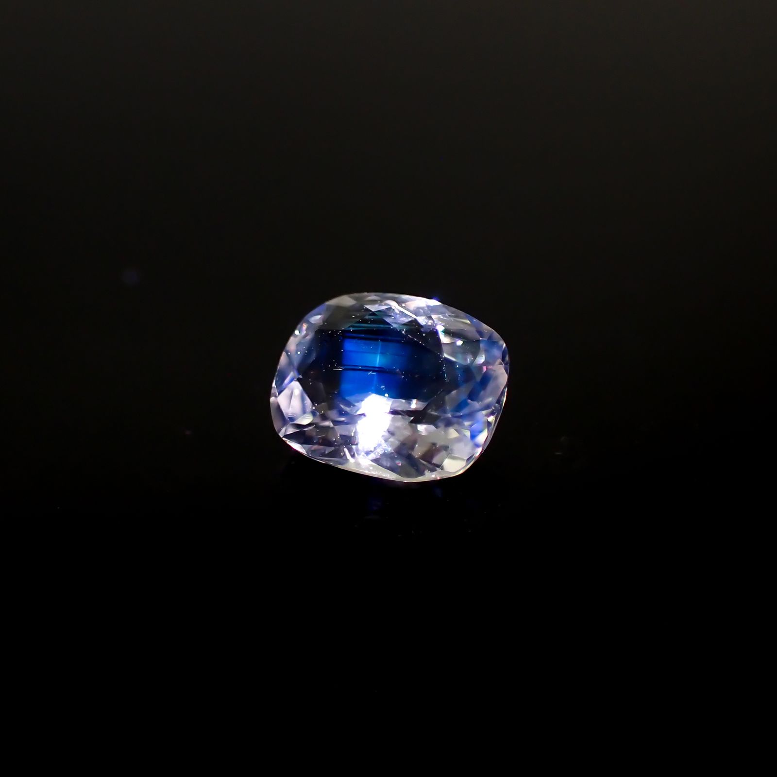 レインボームーンストーン ザンビア産 0.60ct[231224798]6.1x5mm前後