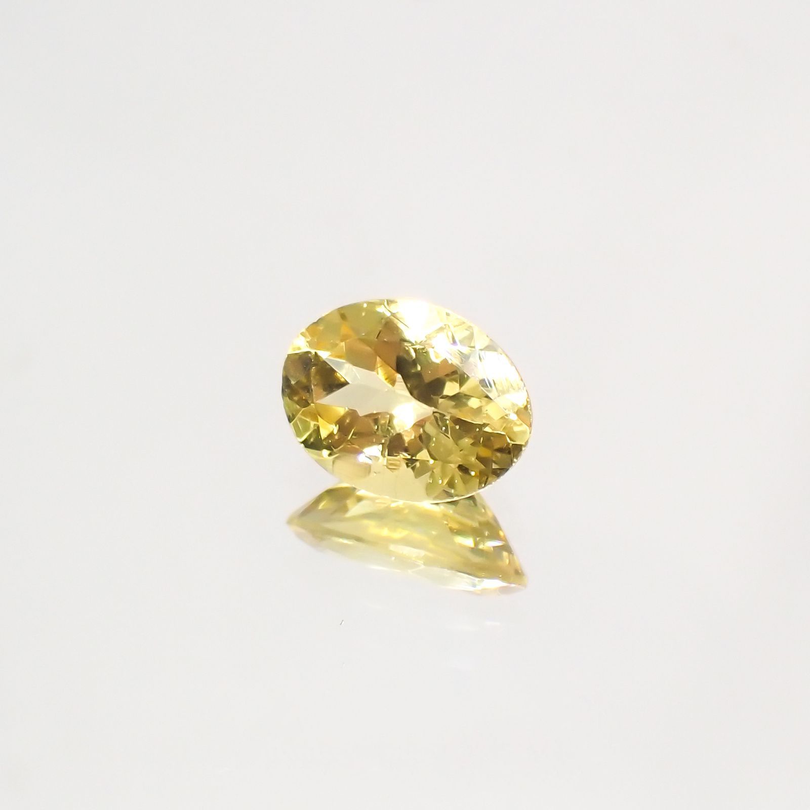 レモンイエローアパタイト(宝石名アパタイト) メキシコ産 1.26ct 識別済[210913231]8.2×6.2mm前後