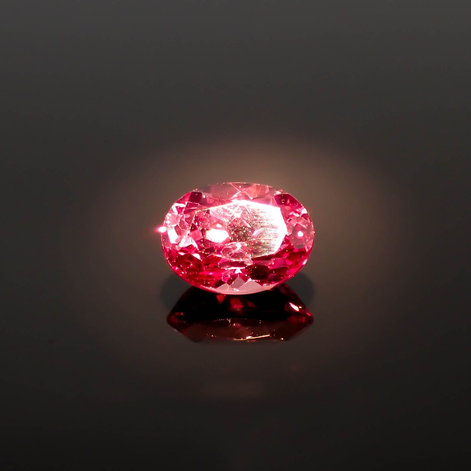 カラーシフトマラヤガーネット(宝石名ガーネット)タンザニア産 0.75ct 識別済[230120276]5.9x4.4mm前後