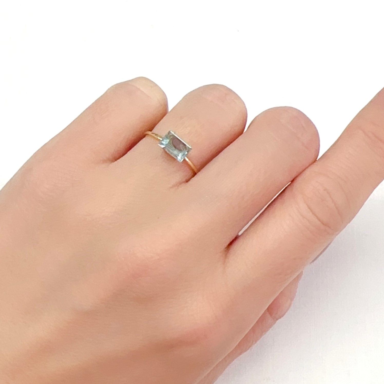 ◇ミラーカット◇アクアマリン モザンビーク産 0.85ct[240226099]7x4.7mm前後