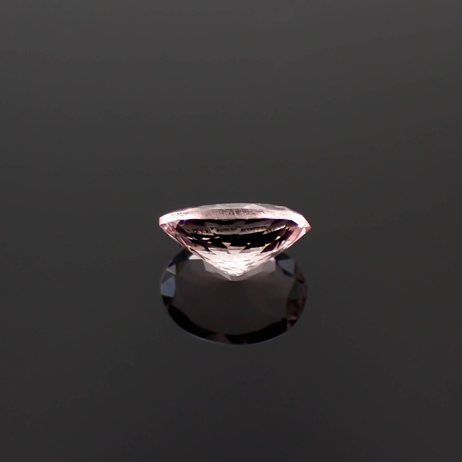 モルガナイト ブラジル産 0.97ct[240326775]7.9x6.1mm前後