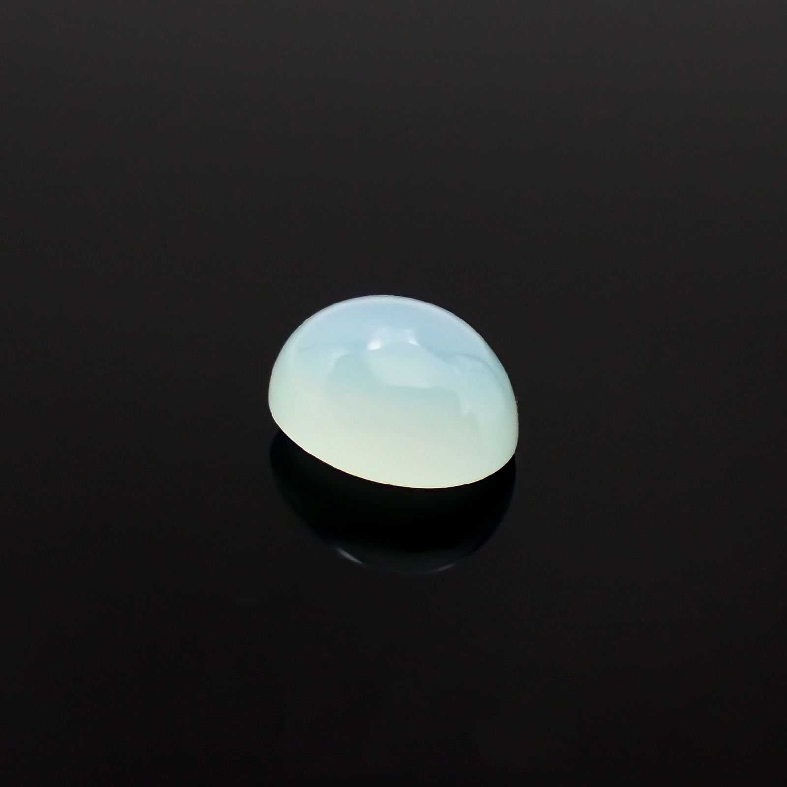 ブルーオパール ペルー産 1.71ct / 8.8x7.1mm前後 [230220673]