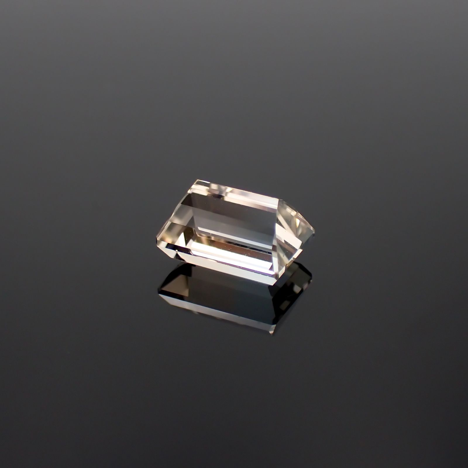バイカラートパーズ ウクライナ産 4.41ct[231224893]9.7x7mm前後