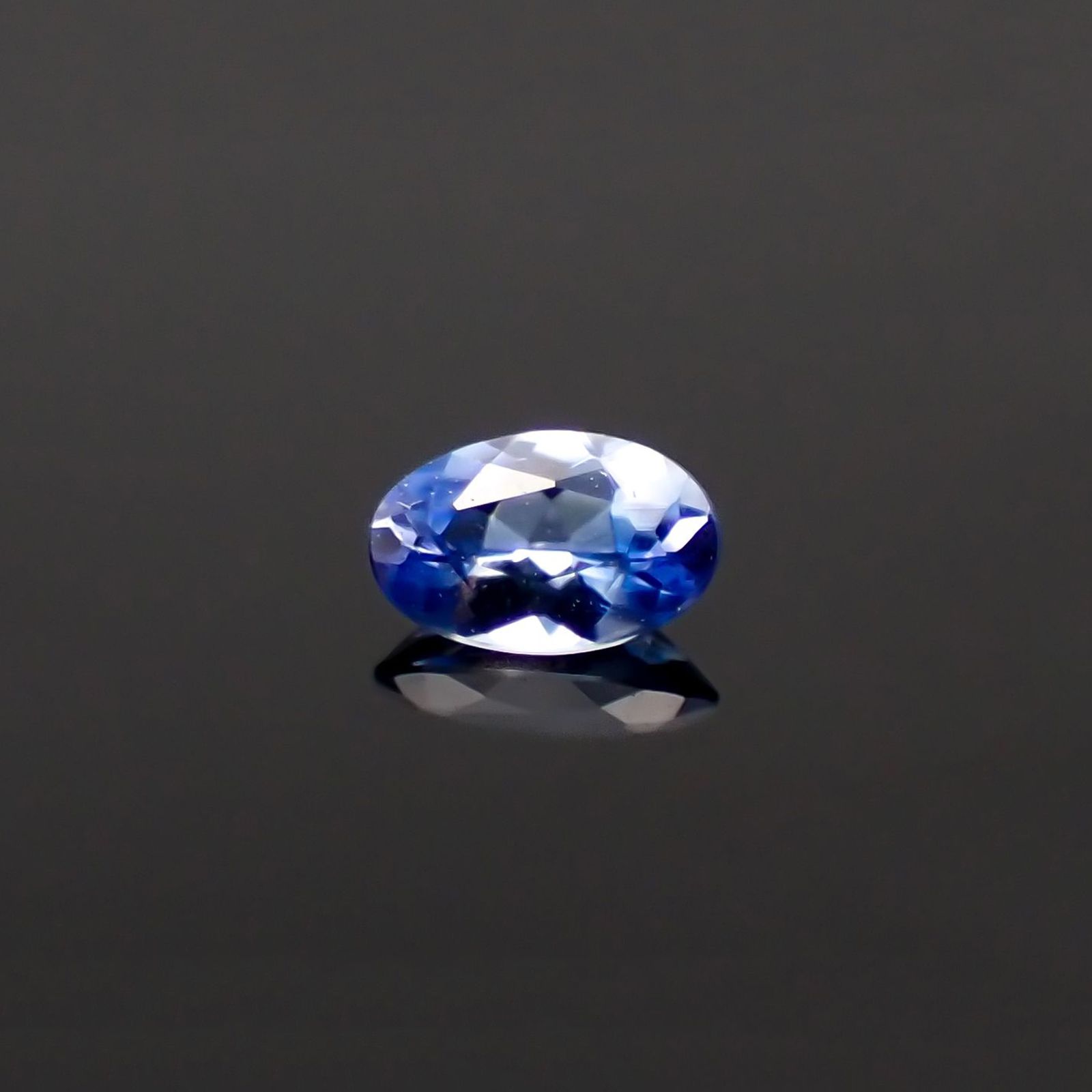 ベニトアイト アメリカ・カリフォルニア州産 0.065ct / 3.1x2mm前後 [260523202]