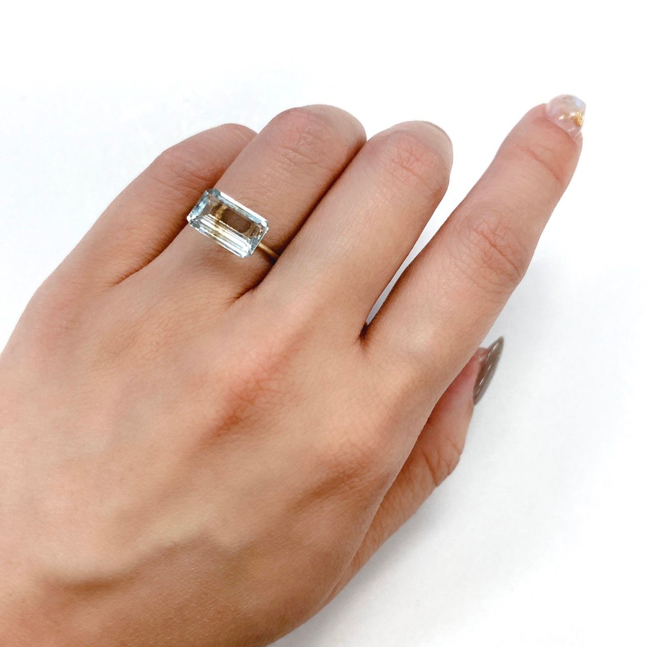 アベンチュリンアクアマリン(宝石名アクアマリン) ナイジェリア産 2.52ct 識別済[210712972]11.1×7.1mm前後