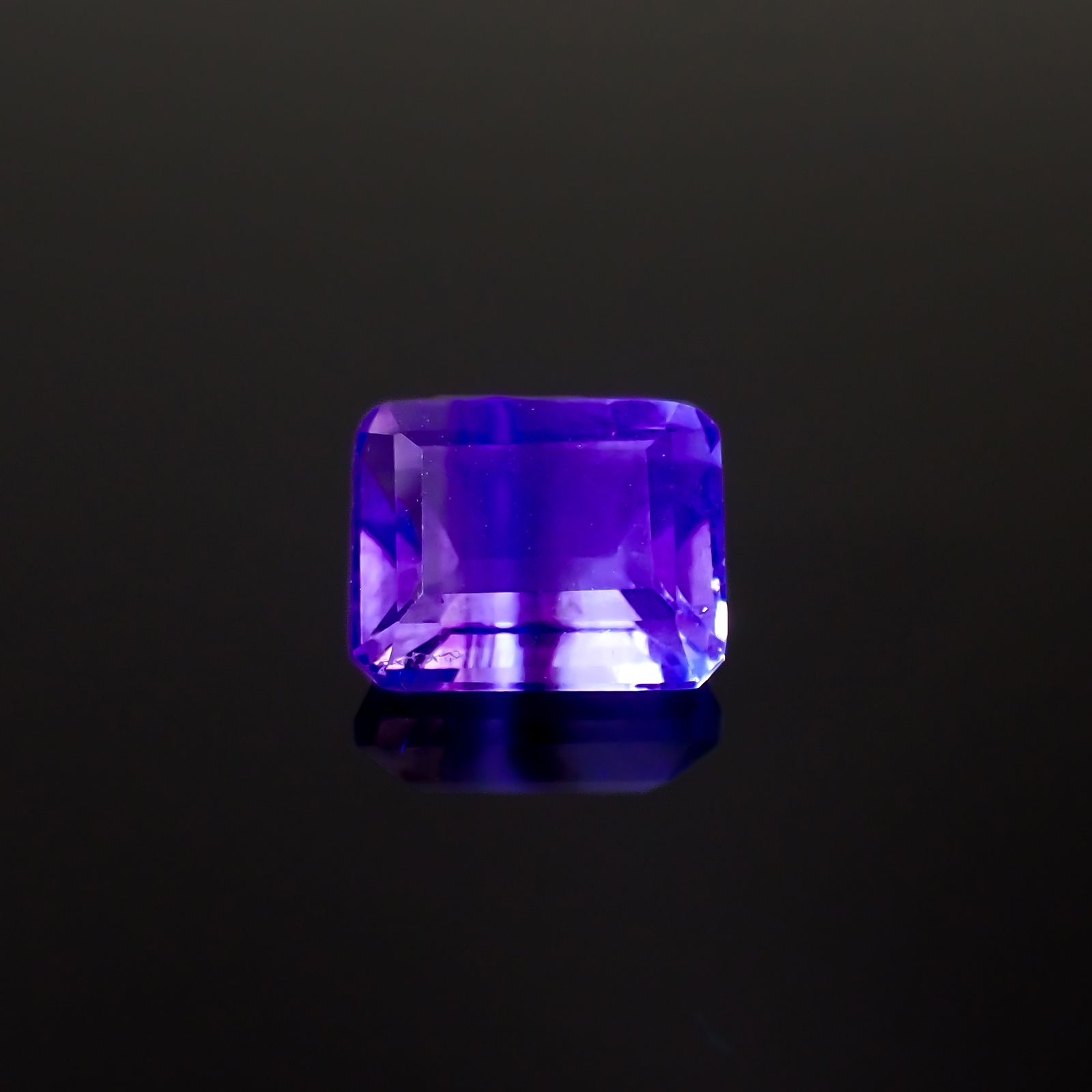 パーティカラーフローライト フルオレッセンス ブラジル産 4.32ct[230823267]10.1x8.1mm前後