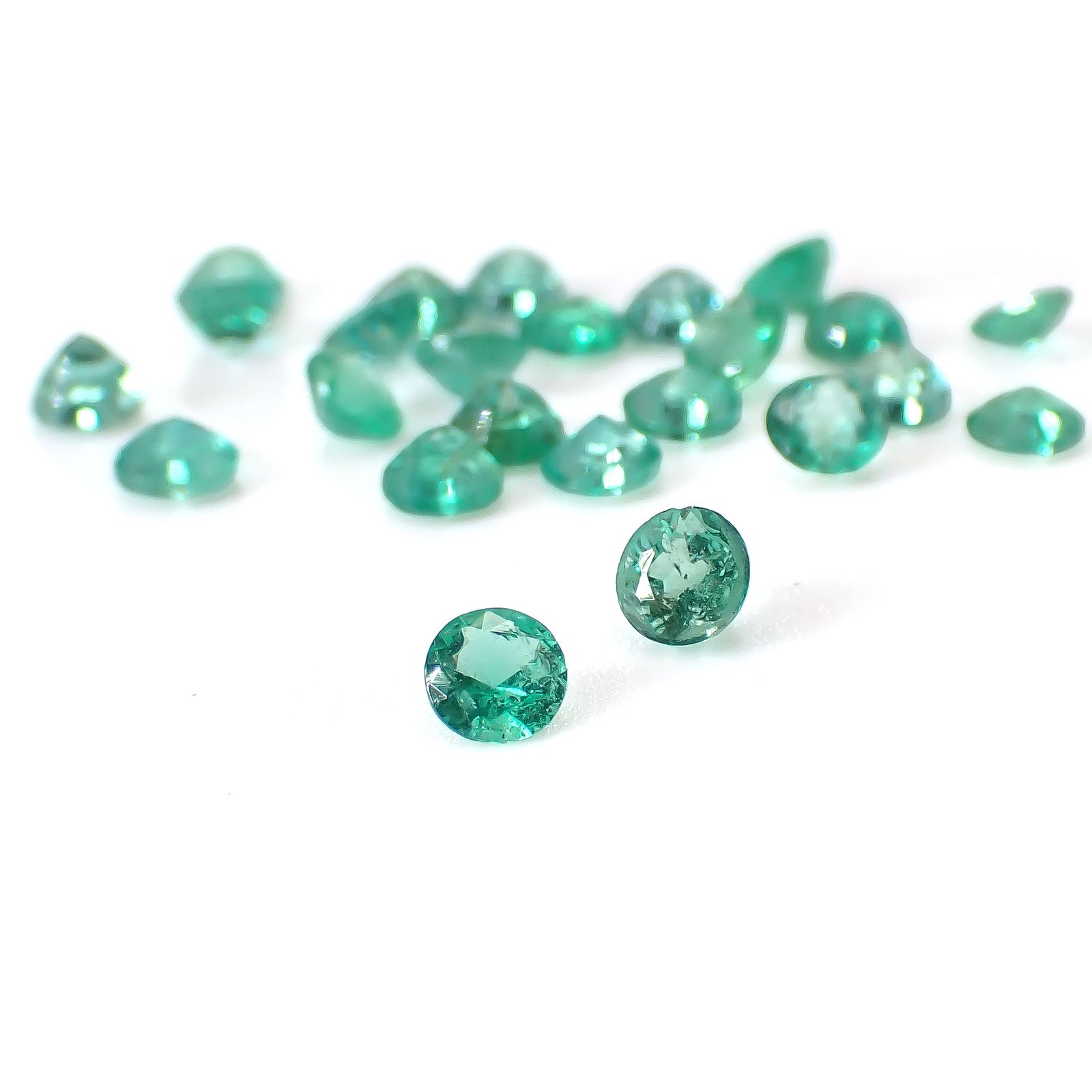 <ランダムセレクト1個販売> エメラルド ラウンドカット  コロンビア産 約0.09ct / 3x3mm前後 [20096075]