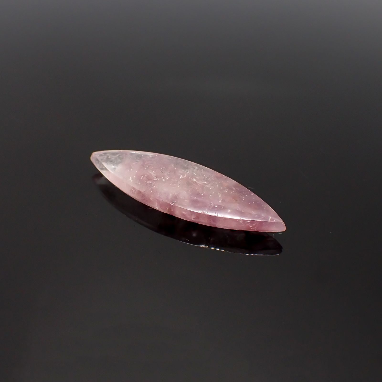 レピドライトインクォーツ ブラジル・ミナスジェライス州産 20.42ct[220917758]41.8x13.4mm前後