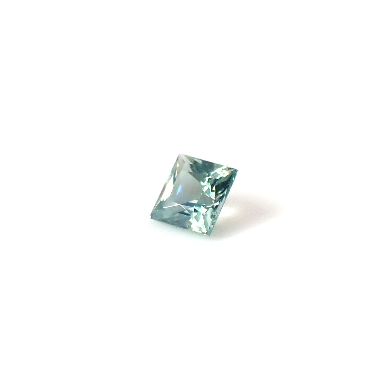 ◇プリンセスカット◇アレキサンドライト ブラジル産 EmeraldMains社製 0.11ct / 2.5x2.5mm前後 [260131578]