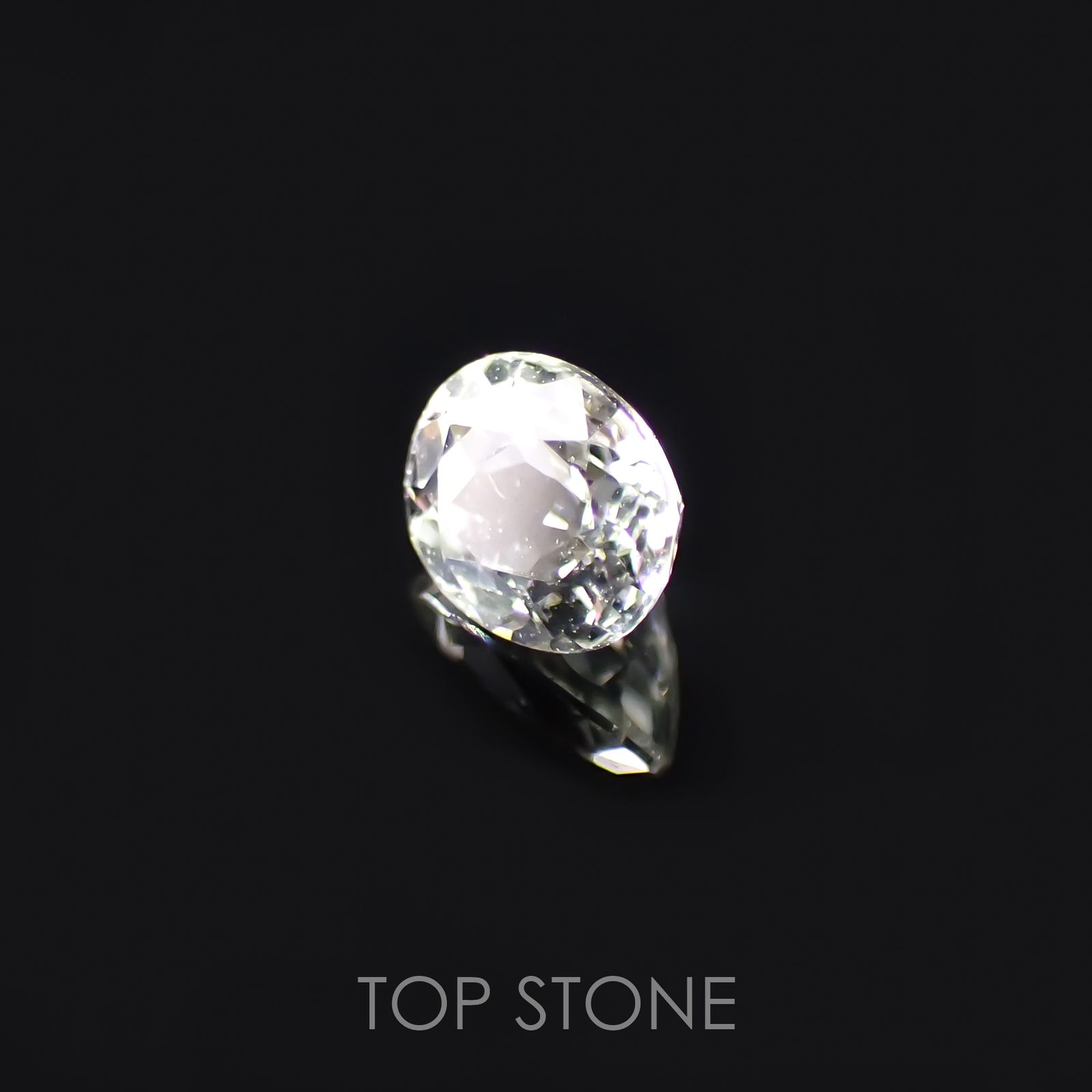 リューコガーネット(宝石名ホワイト グロッシュラー・ガーネット) ビルマ産 0.24ct 識別済[210510769]3.8×3.2mm前後