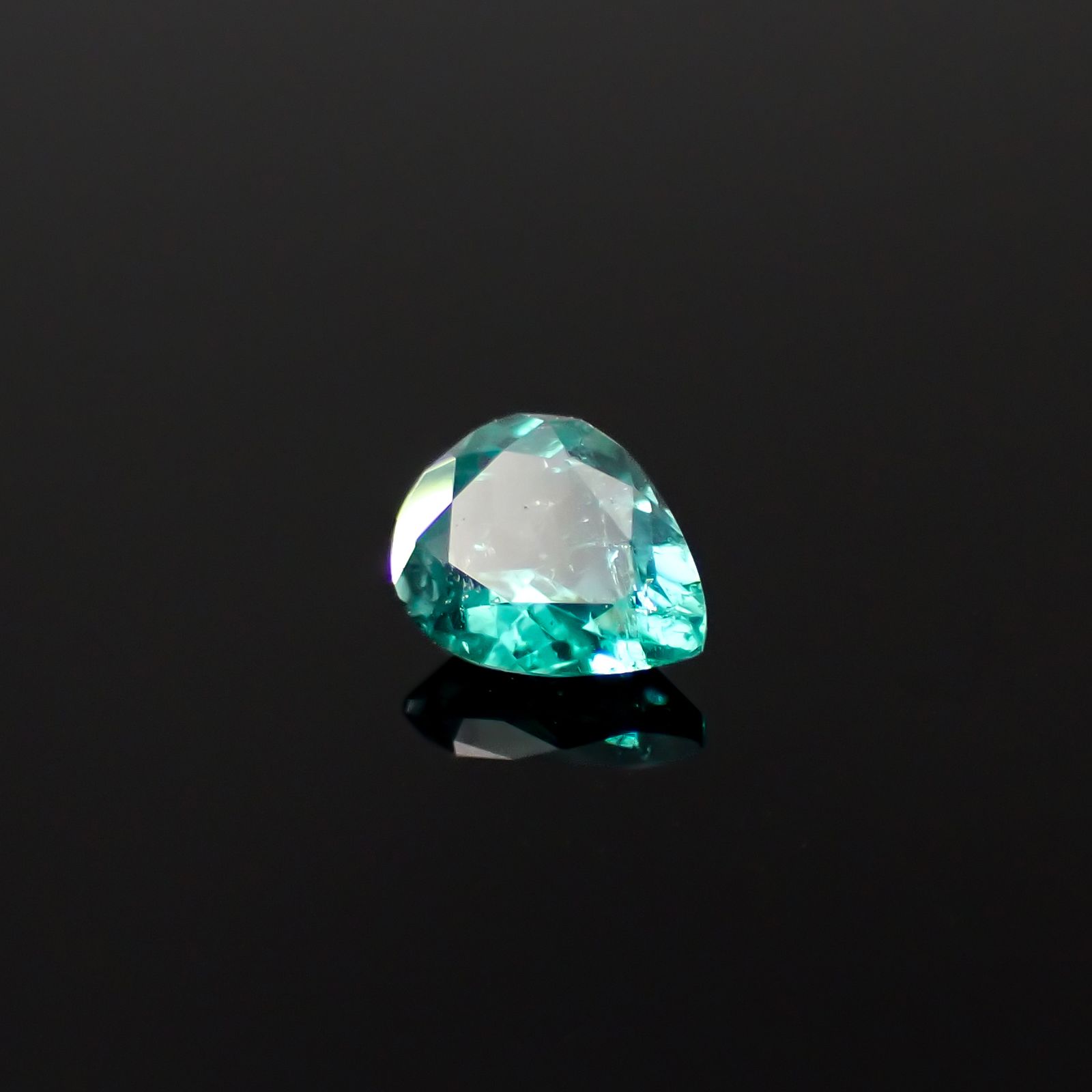 パライバトルマリン(宝石名トルマリン/別名パライバ・トルマリン)ブラジル・パライバ州バターリャ鉱山産 0.268ct ソ付(宝貴協)[240928742]4.9x3.98mm前後