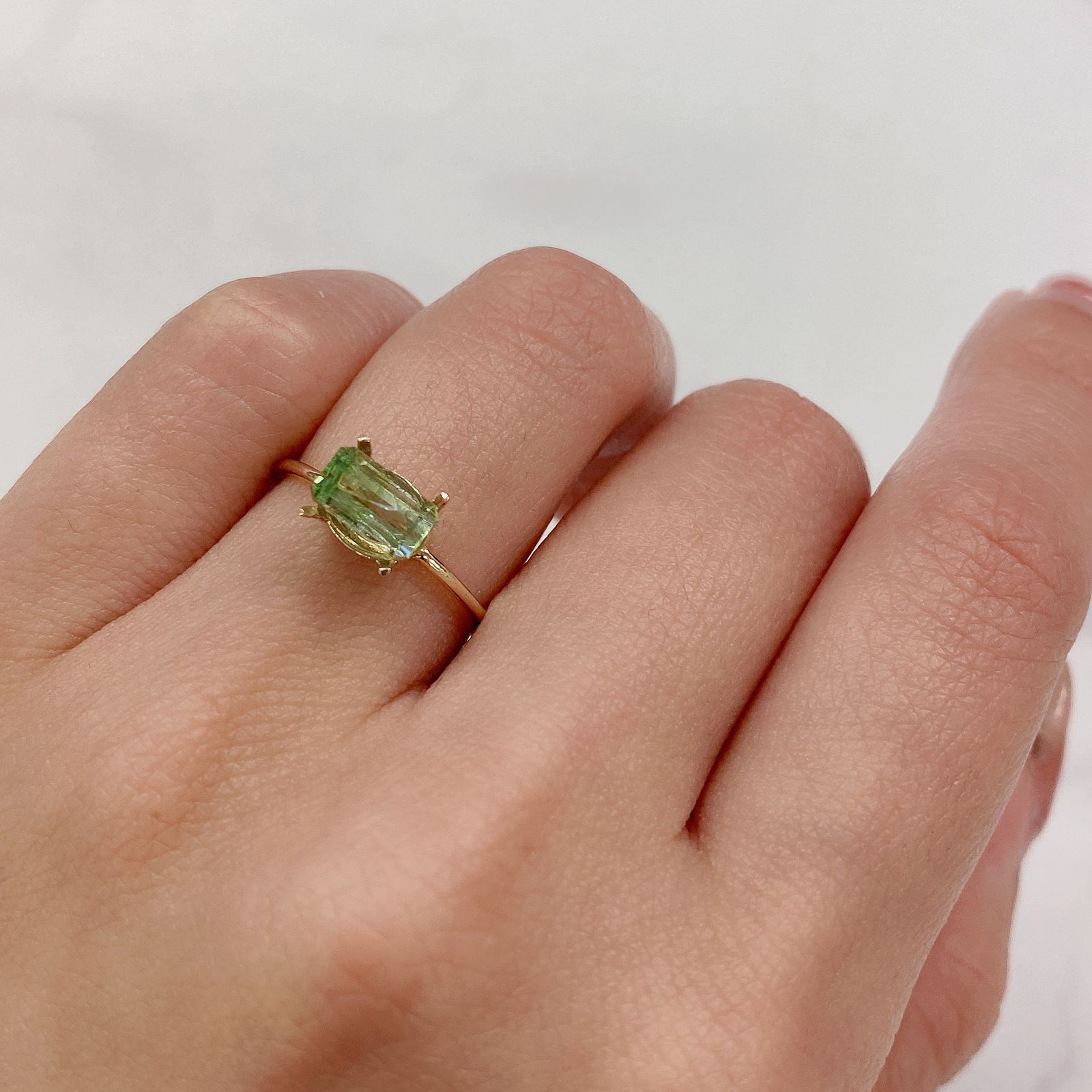 バイカラーツァボライト(宝石名グリーン グロッシュラー・ガーネット) タンザニア産 1.38ct 識別済[210711919]7.5×4.2mm前後