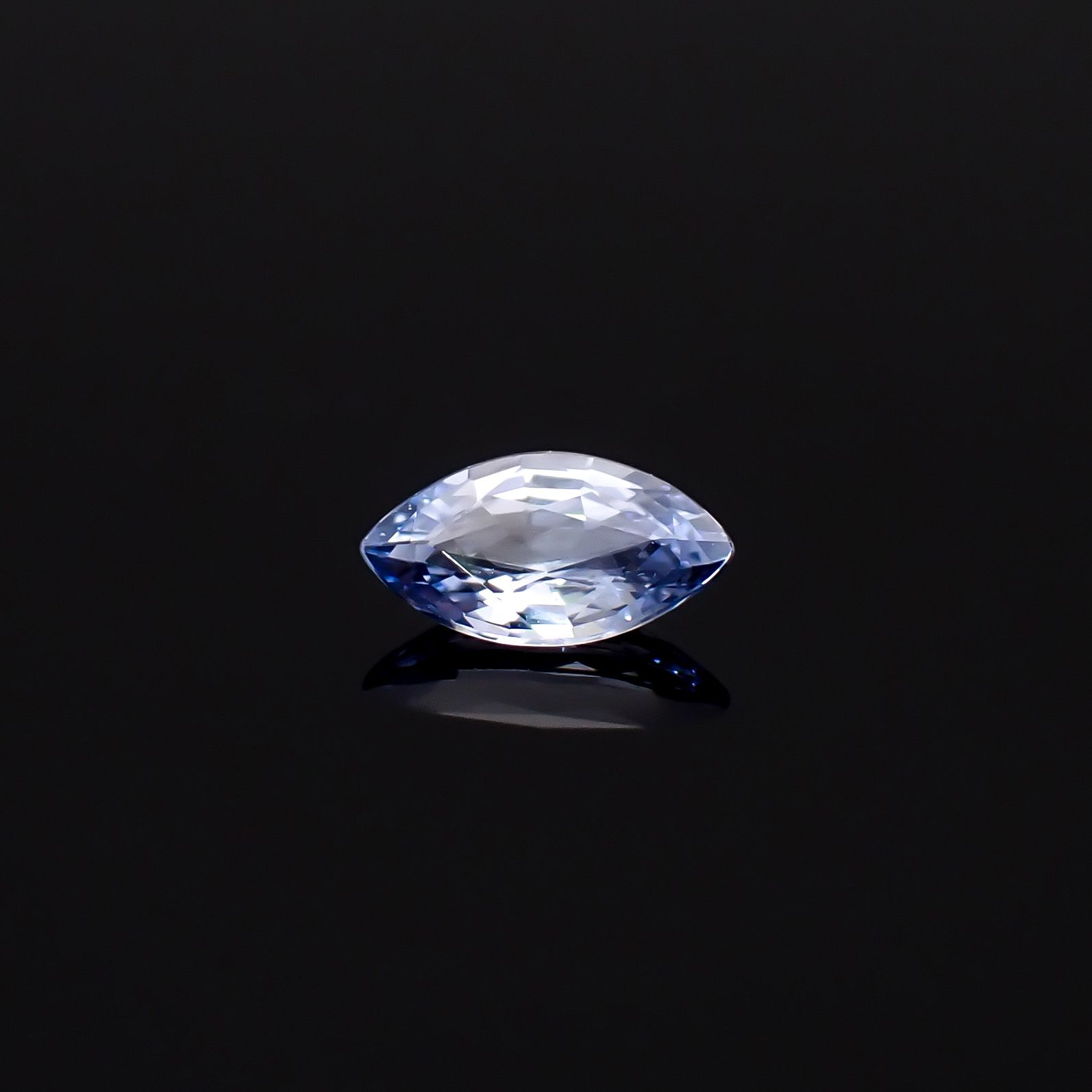 アイスブルーサファイア スリランカ/マダガスカル産 0.36ct / 6.4x3.5mm前後 [260632476]
