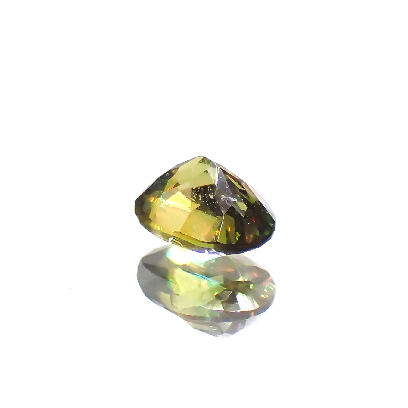 カラーチェンジスフェーン パキスタン産 0.19ct[230522190]4x2.9mm前後