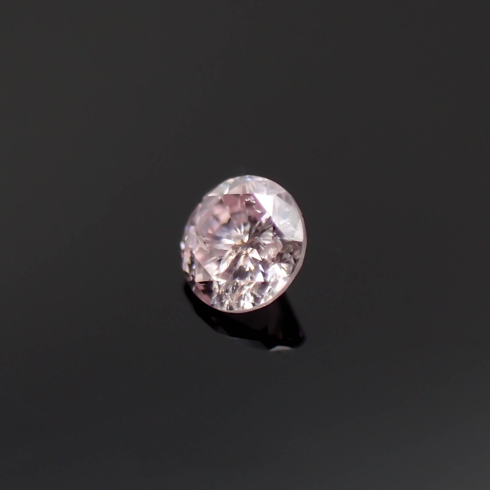ピンクダイヤモンド(宝石名ダイアモンド I-2/VERY LIGHT PINK) 0.039ct ソ付(CGL)[230120143]2.12x2.17mm前後