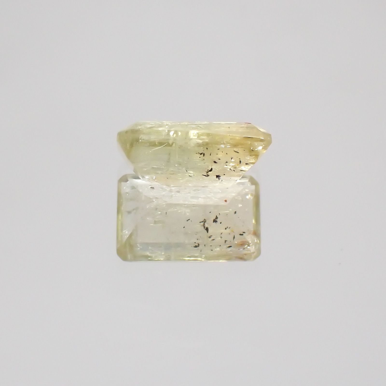 インペリアルトパーズ(宝石名トパーズ)ブラジル産 1.99ct 識別済[230522038]9.1x5.6mm前後