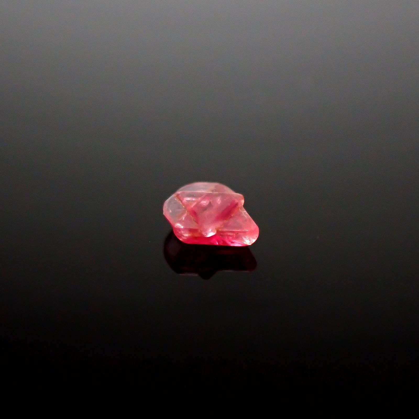 ツインクリスタルスピネル(スピネル式双晶) 原石 ビルマ産 0.050ct[240628425]2.3x2.9mm前後