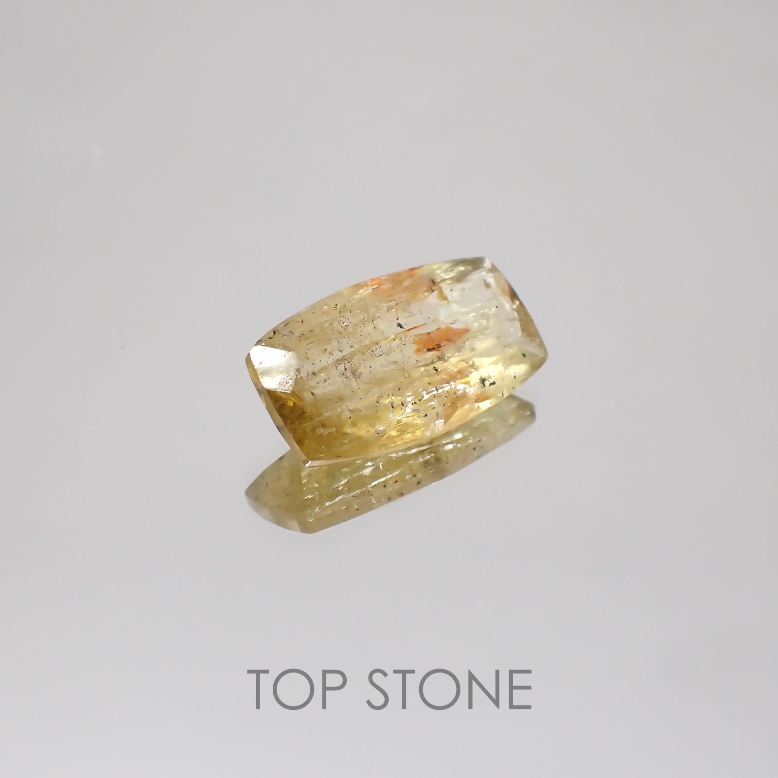 インペリアルトパーズ(宝石名イエロー・トパーズ) ブラジル産 4.406ct ソ付(彩珠)[20021940]14.5×8mm前後
