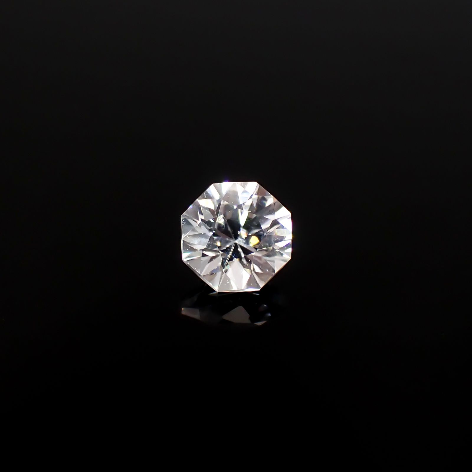 ◇オクタゴンカット◇カラーレスジルコン(宝石名ホワイト・ジルコン)スリランカ/カンボジア産 識別済 0.82ct / 4.9x4.9mm前後 [251231381]