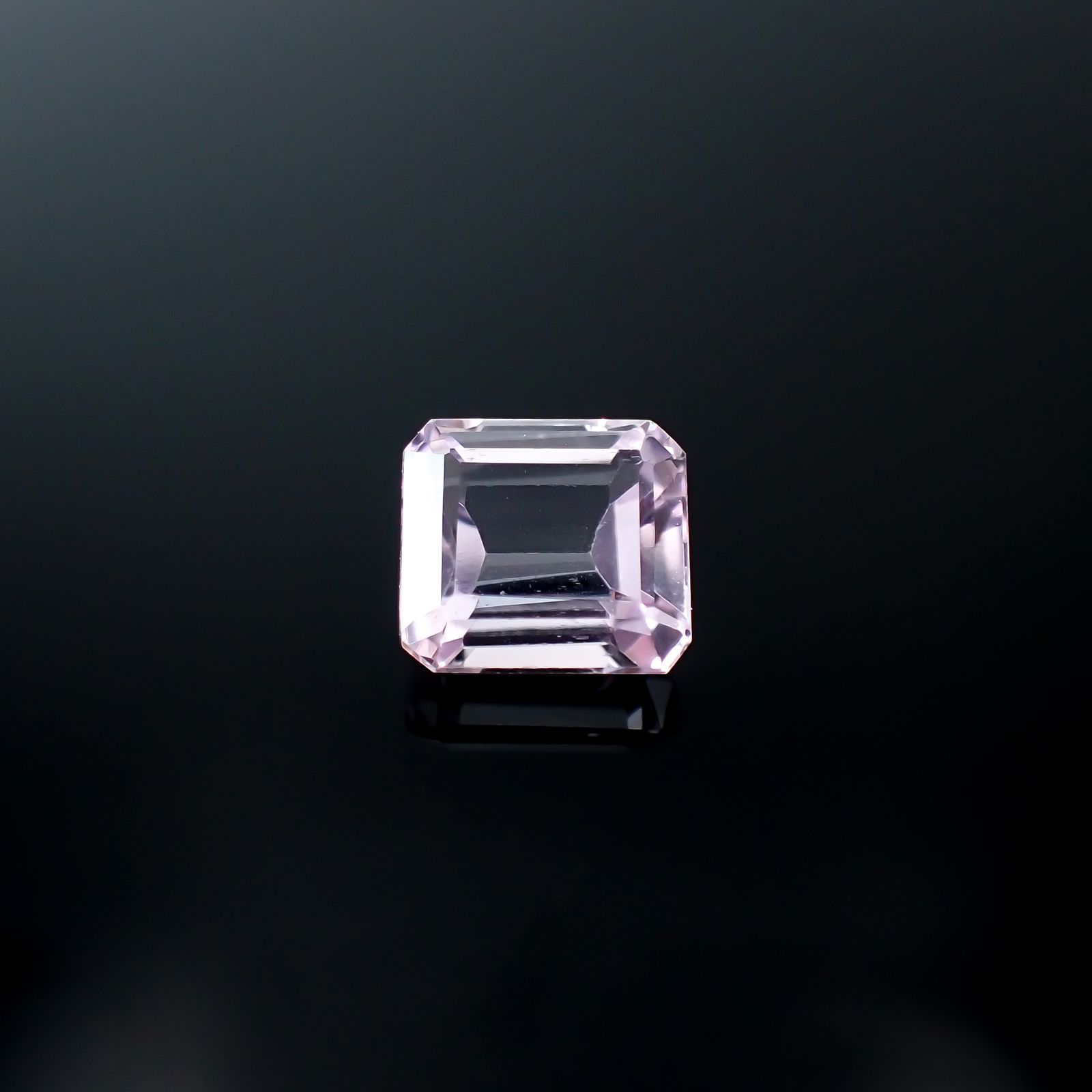クンツァイト アフガニスタン産 4.06ct[231224711]9.2x8.4mm前後