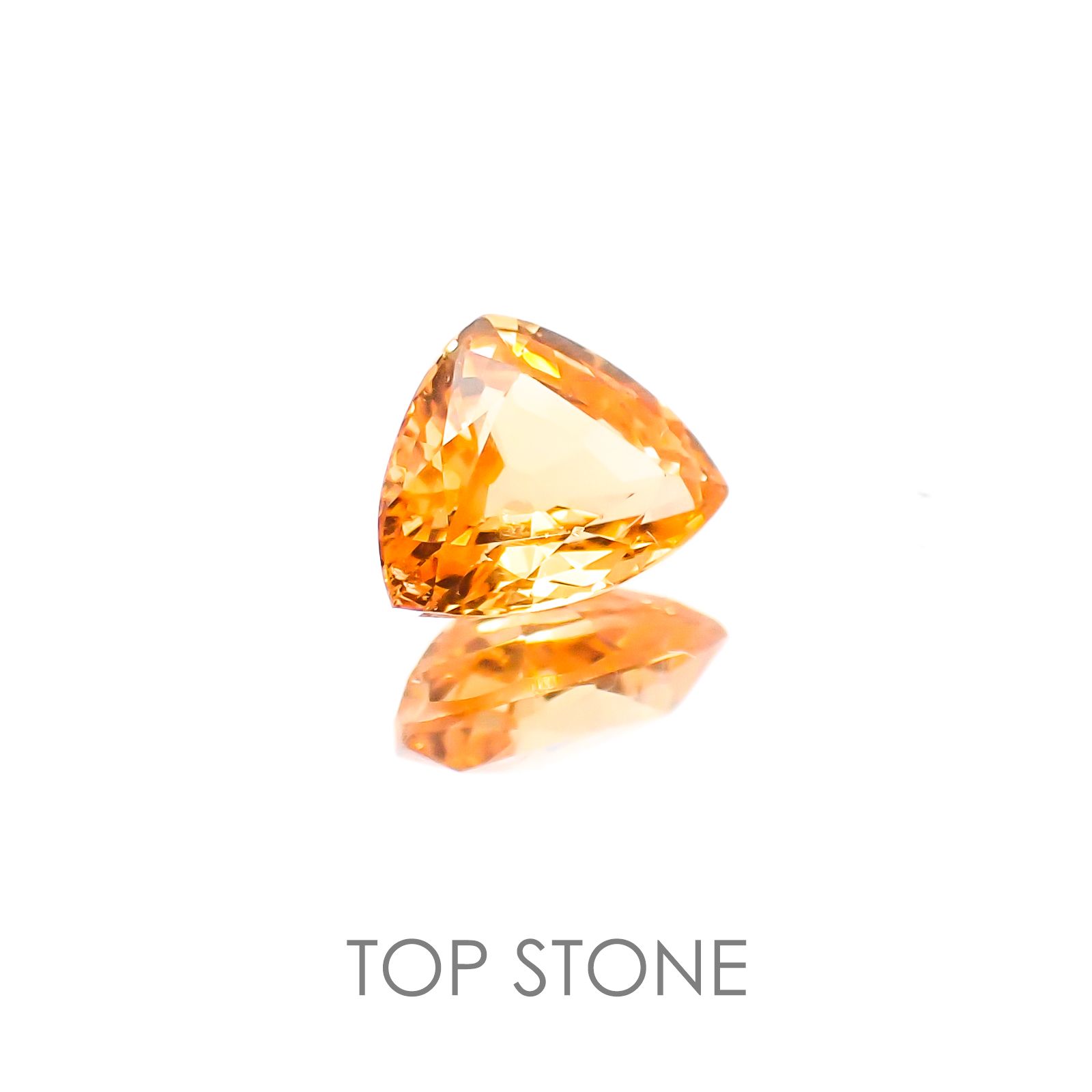 スペサルティンガーネット マンダリンオレンジカラー(宝石名スペサルティン・ガーネット) ケニア産 0.56ct 識別済[20118099]5.8×4.6mm前後