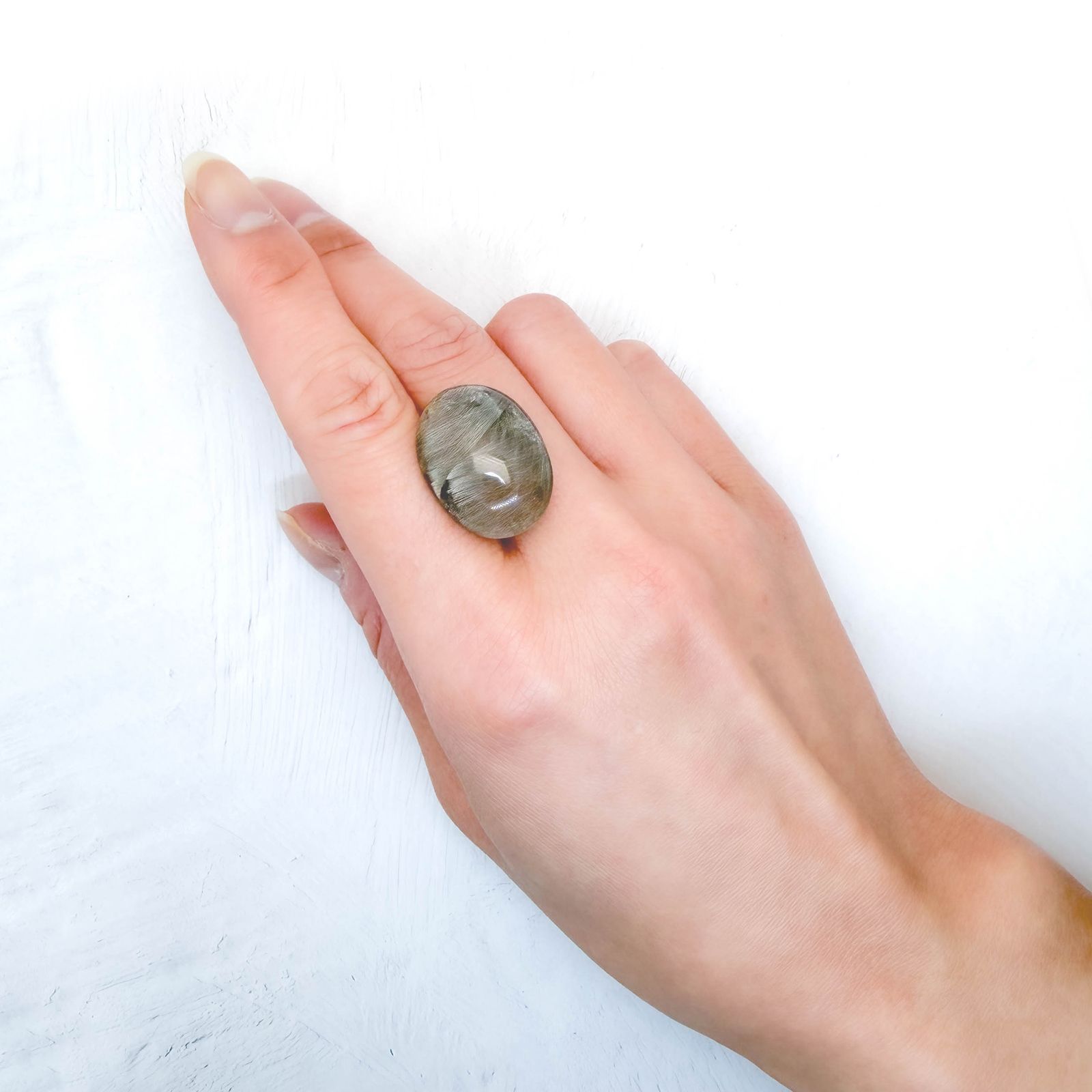 プラチナクォーツ ブラジル産 34.36ct / 23.8x17.2mm前後 [260131606]