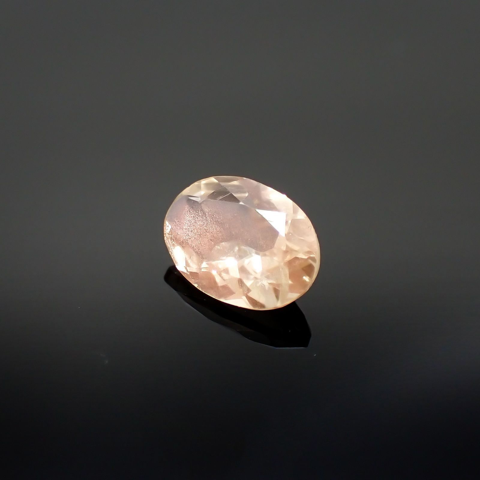 オレゴンサンストーン(宝石名ラブラドライト)アメリカ・オレゴン州産 識別済 0.85ct / 7.9x5.6mm前後 [220114662]