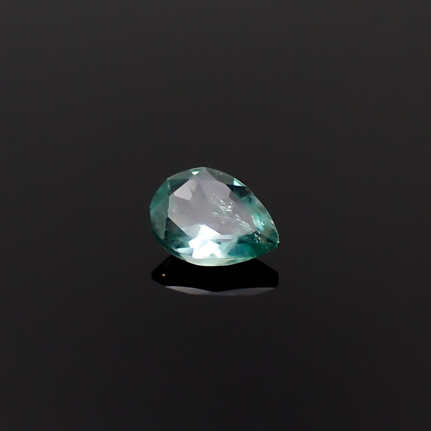ブルーグリーンコーネルピン(宝石名ブルーグリーン・コーネルピン)タンザニア産 0.12ct 識別済[240527674]3.8x2.8mm前後