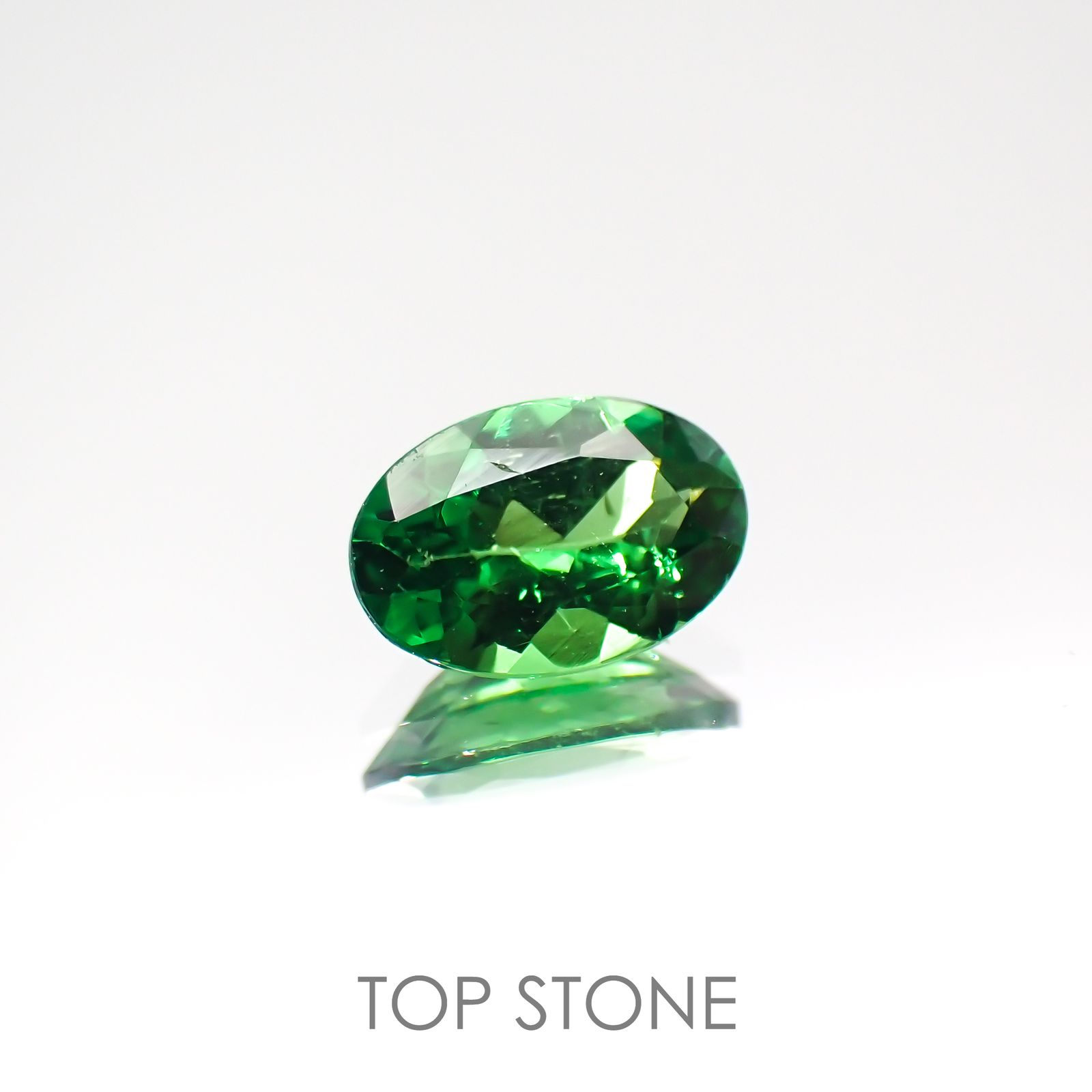 ツァボライト(宝石名ガーネット)タンザニア産 0.47ct 識別済[221018721]6.2x4.1mm前後