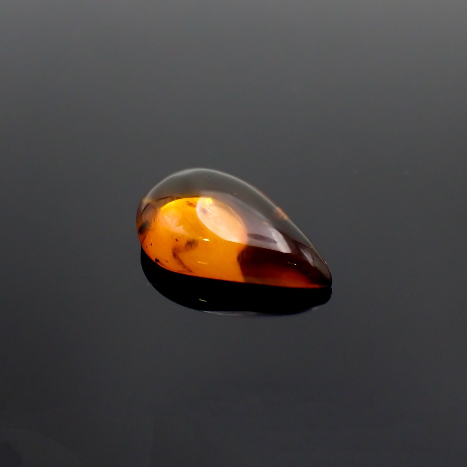 虫入り琥珀 コロンビア産 12.02ct [221018555]28.9x16.6mm前後