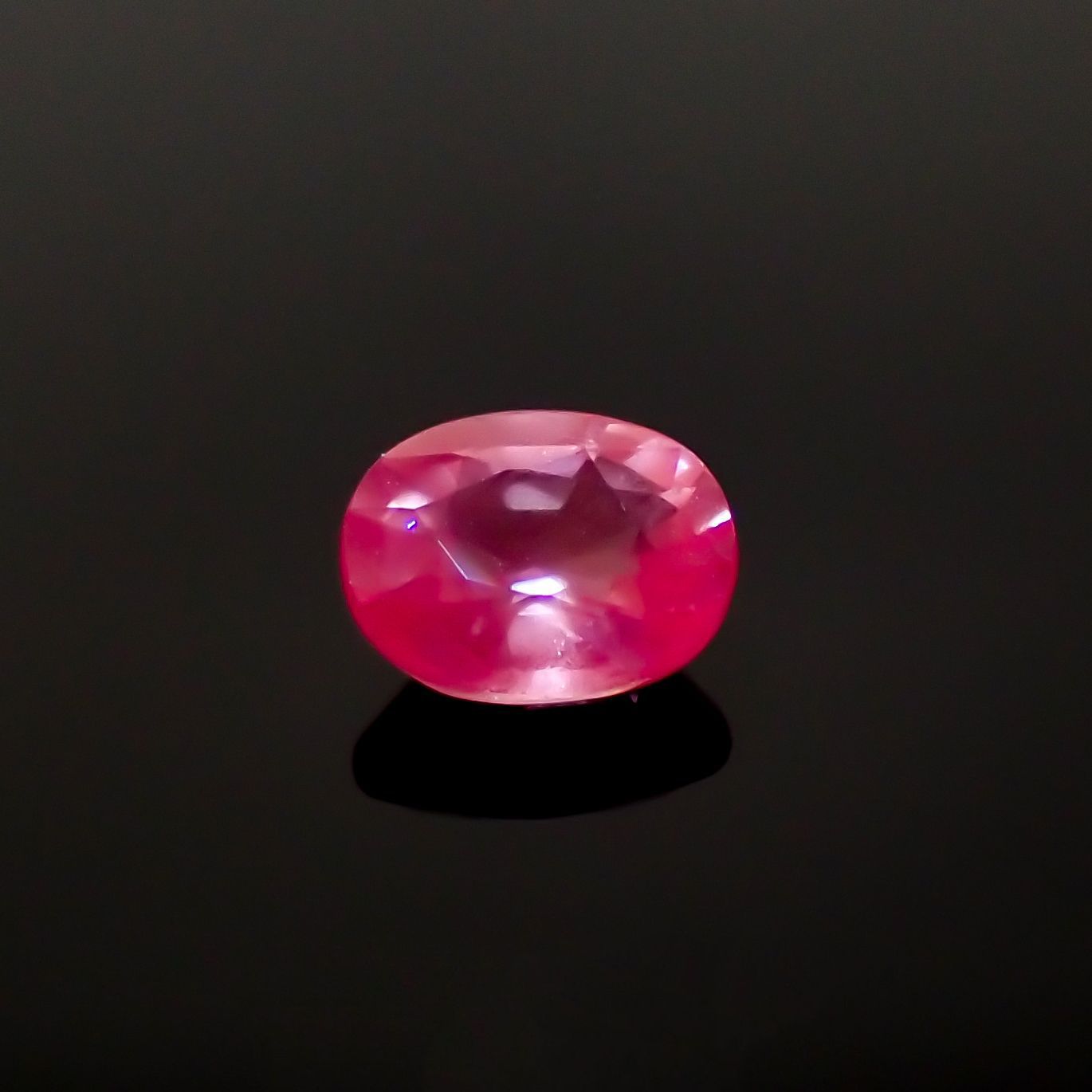 シルキーピンクスピネル(宝石名ピンク・スピネル) タンザニア産 0.86ct 識別済[240212896]6.4×5mm前後
