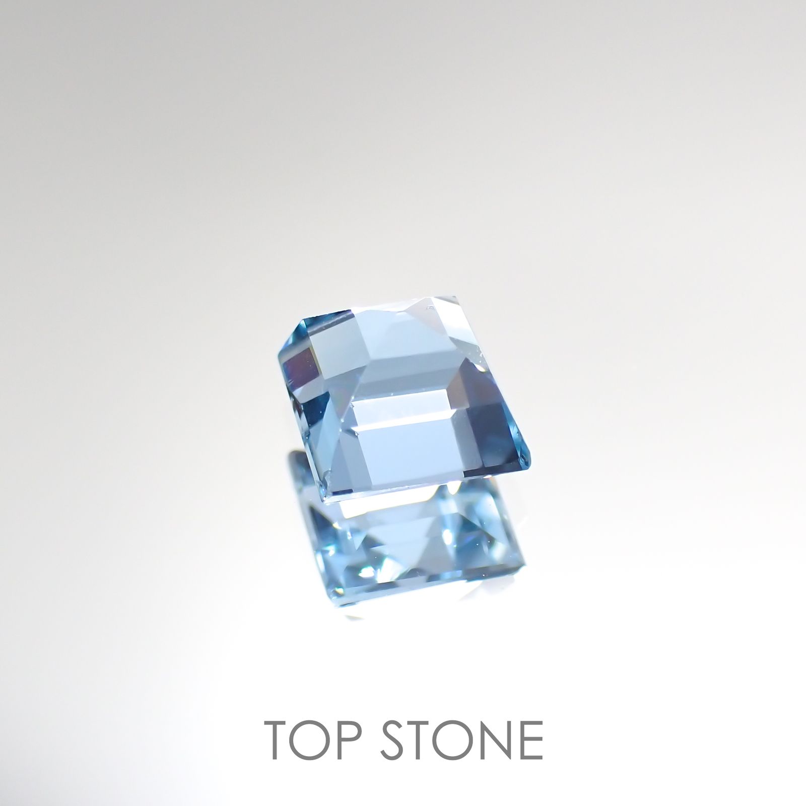 アクアマリン サンタマリアカラー(宝石名アクアマリン) モザンビーク産 0.78ct 識別済[210812598]5×5mm前後