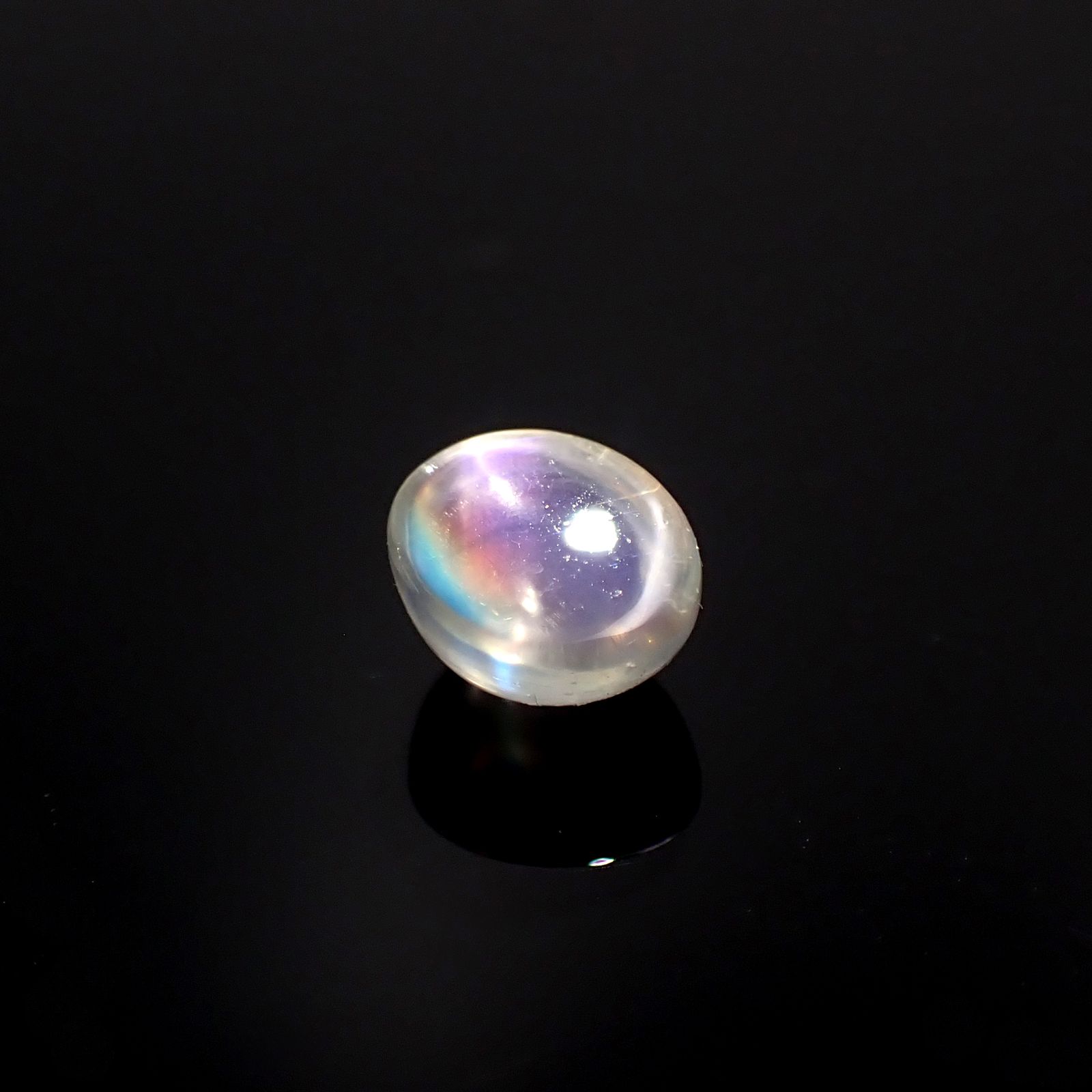 レインボームーンストーン(宝石名アンデシン)インド・タミルナードゥ州産 0.76ct 識別済[240828624]5.9x4.8mm前後
