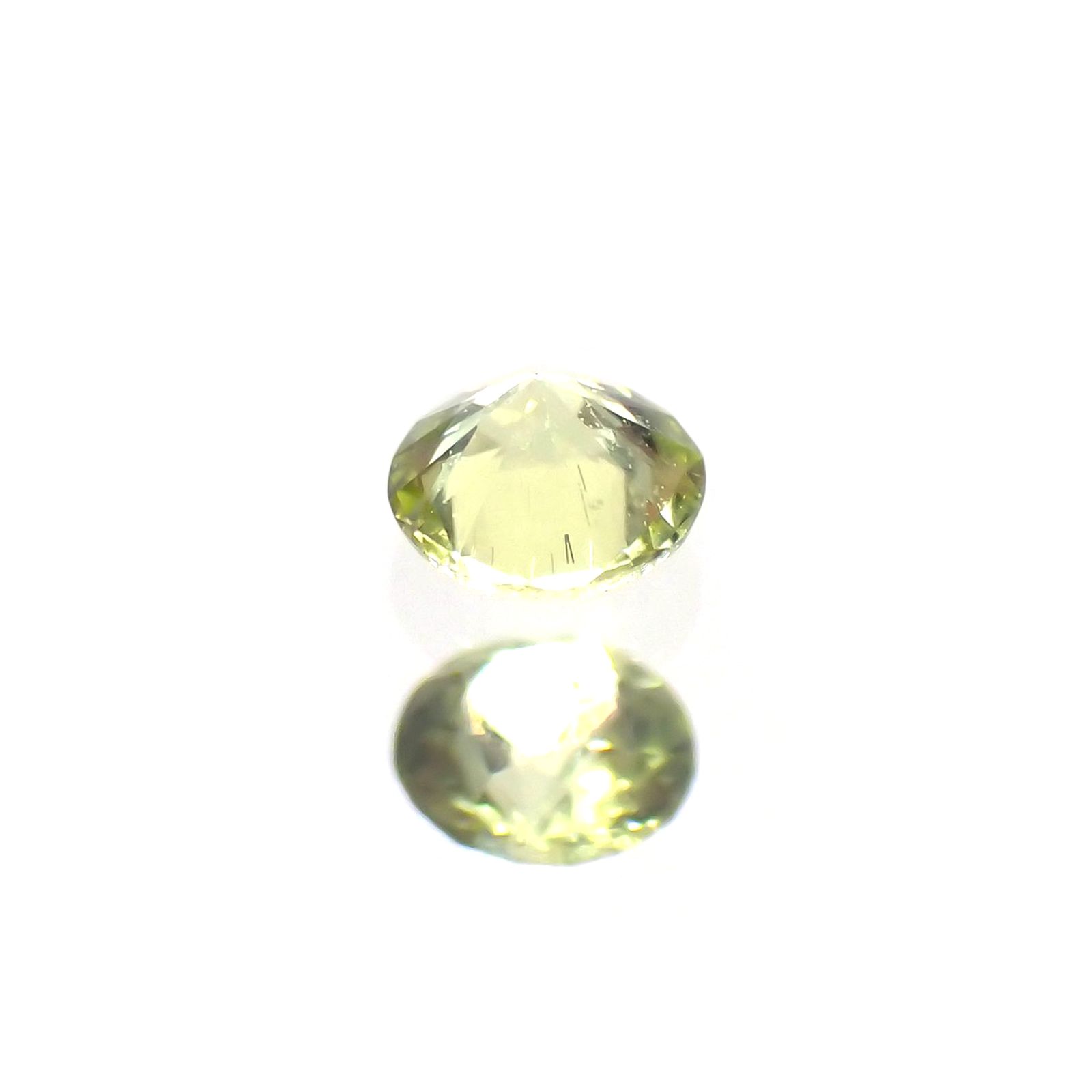 パラサイティックペリドット(宝石名ペリドット)採取地：ロシア 0.059ct 識別済[220616236]2.4x2.4mm前後