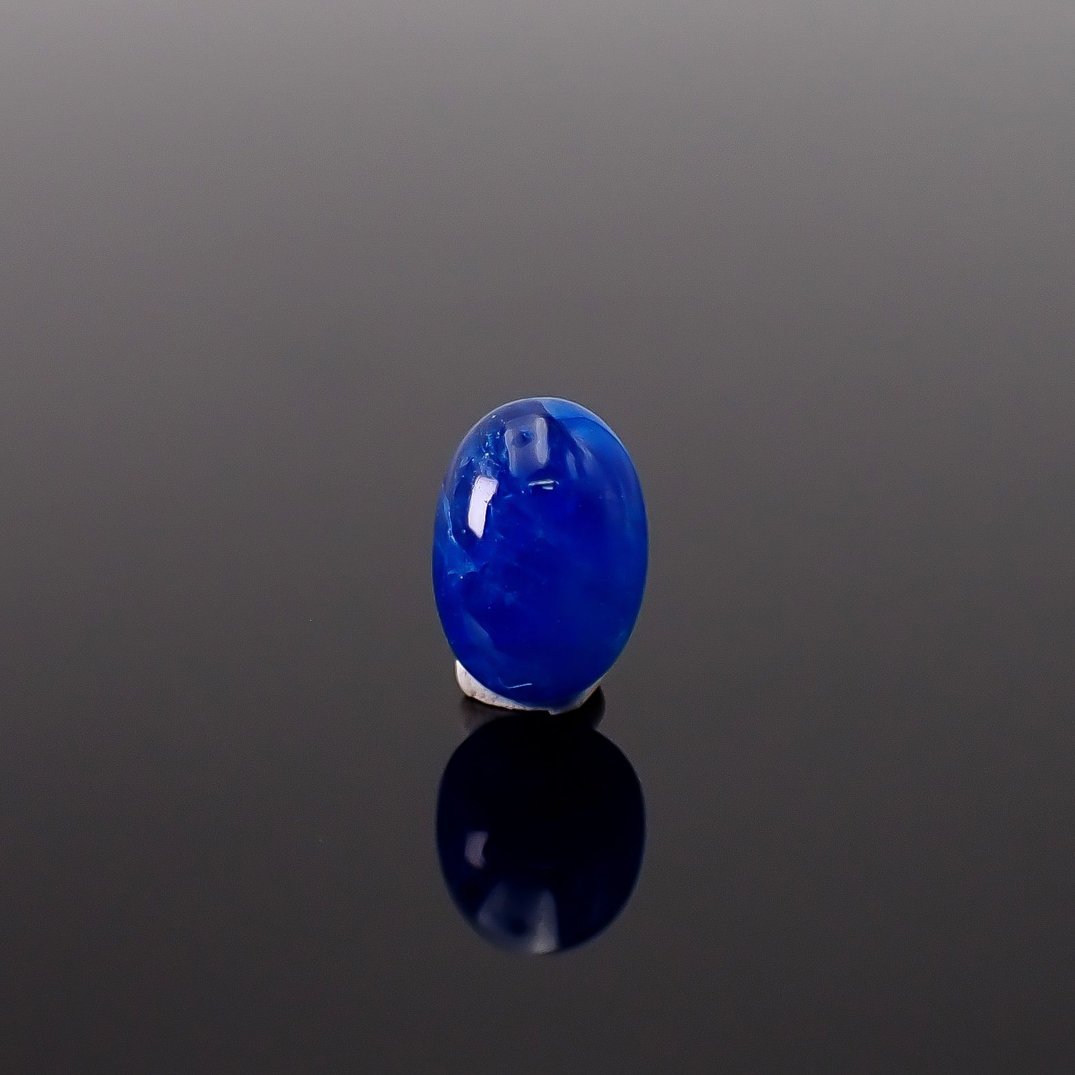 アウイナイト フルオレッセンス アフガニスタン産 0.71ct / 6.9x4.8mm前後 [260131505]