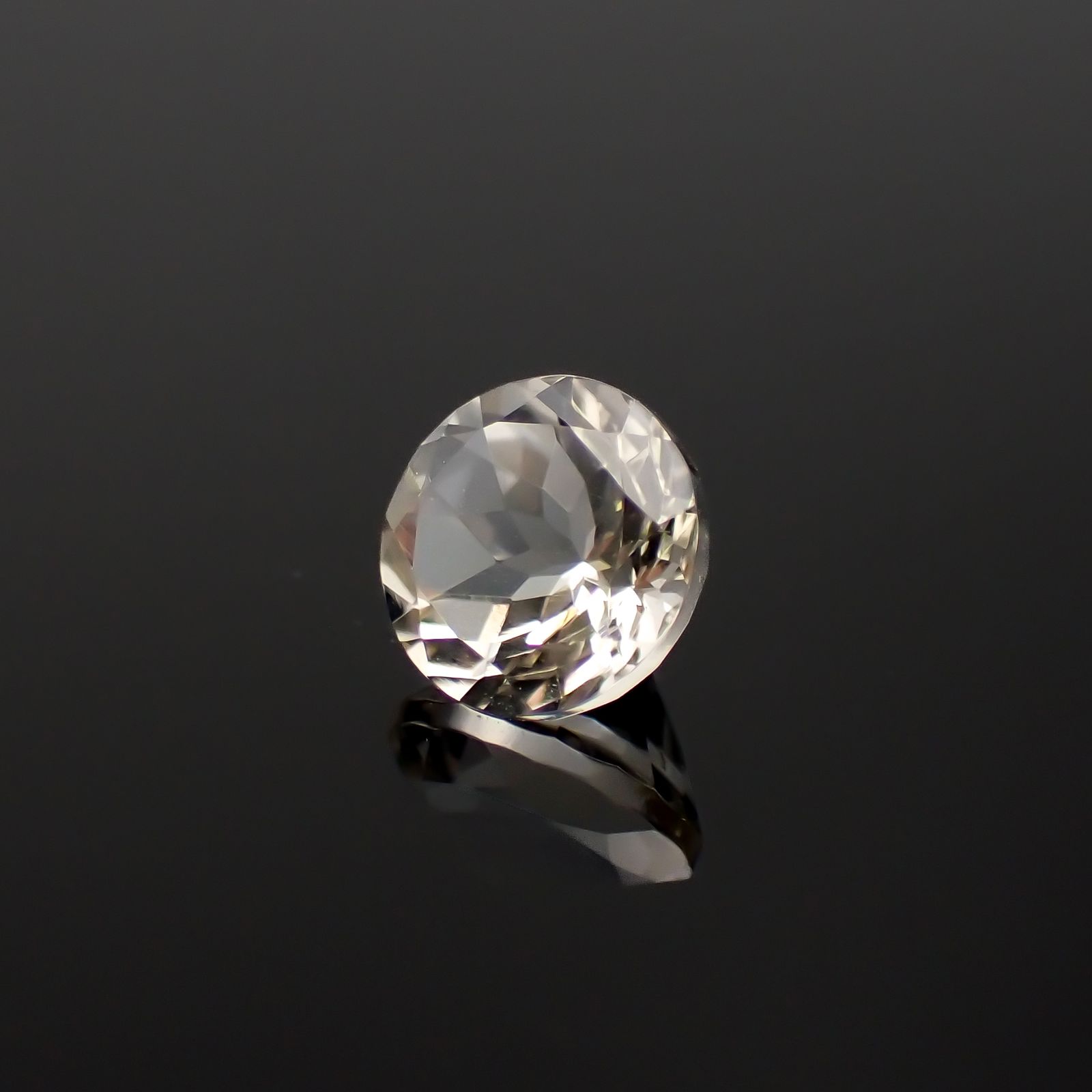 イエロースキャポライト フルオレッセンス(宝石名スキャポライト)タンザニア産 1.25ct 識別済[230722653]6.9x6.9mm前後